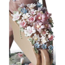 Taczka z kwiatami Figurka chłopca Taczka z kwiatami Figurka chłopca