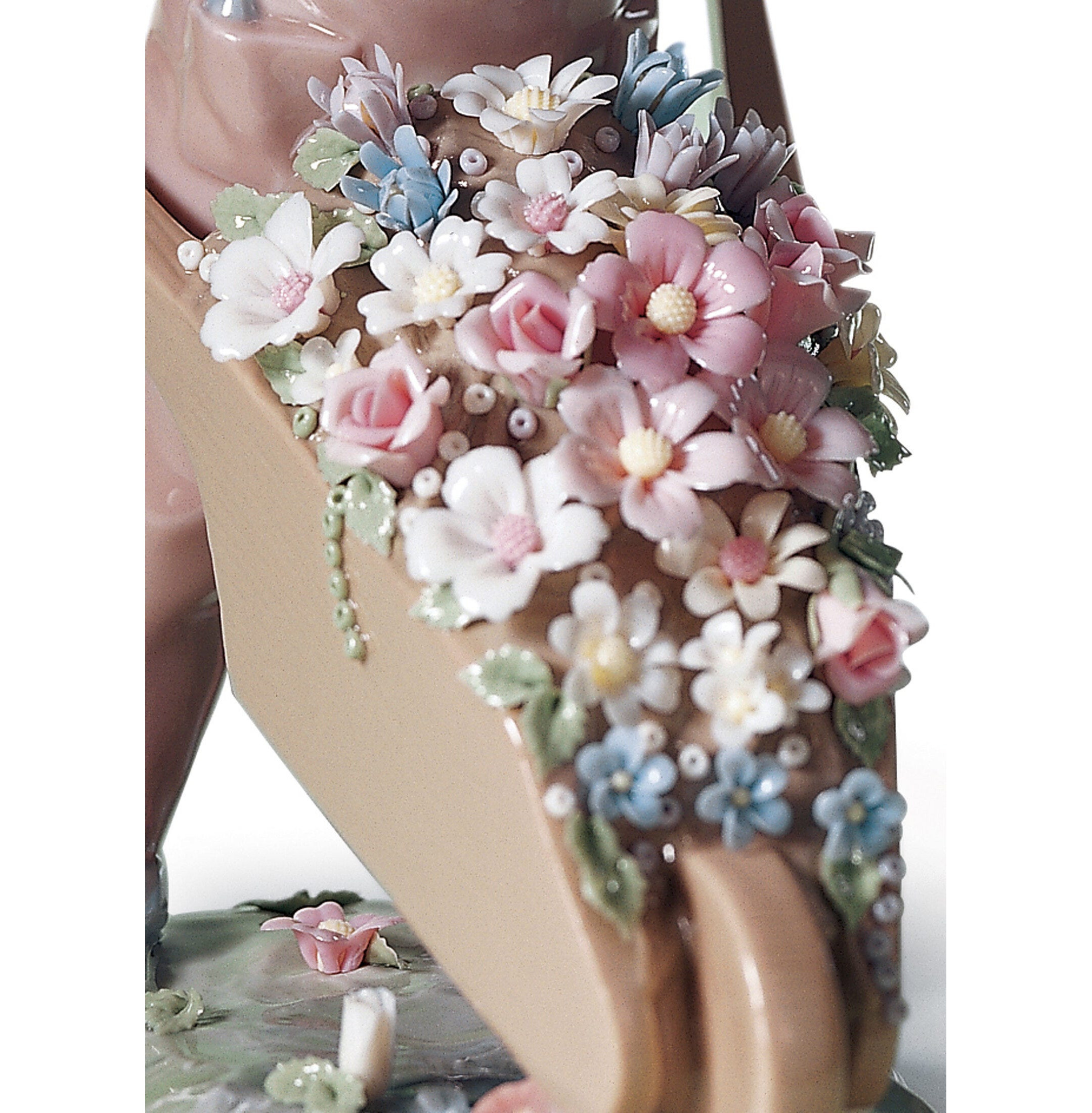 Taczka z kwiatami Figurka chłopca Taczka z kwiatami Figurka chłopca