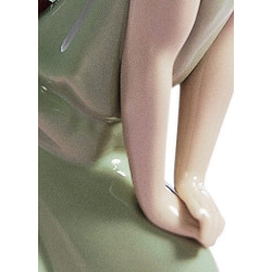 Ciekawska dziewczyna ze słomkowym kapeluszem figurka Ciekawska dziewczyna ze słomkowym kapeluszem figurka