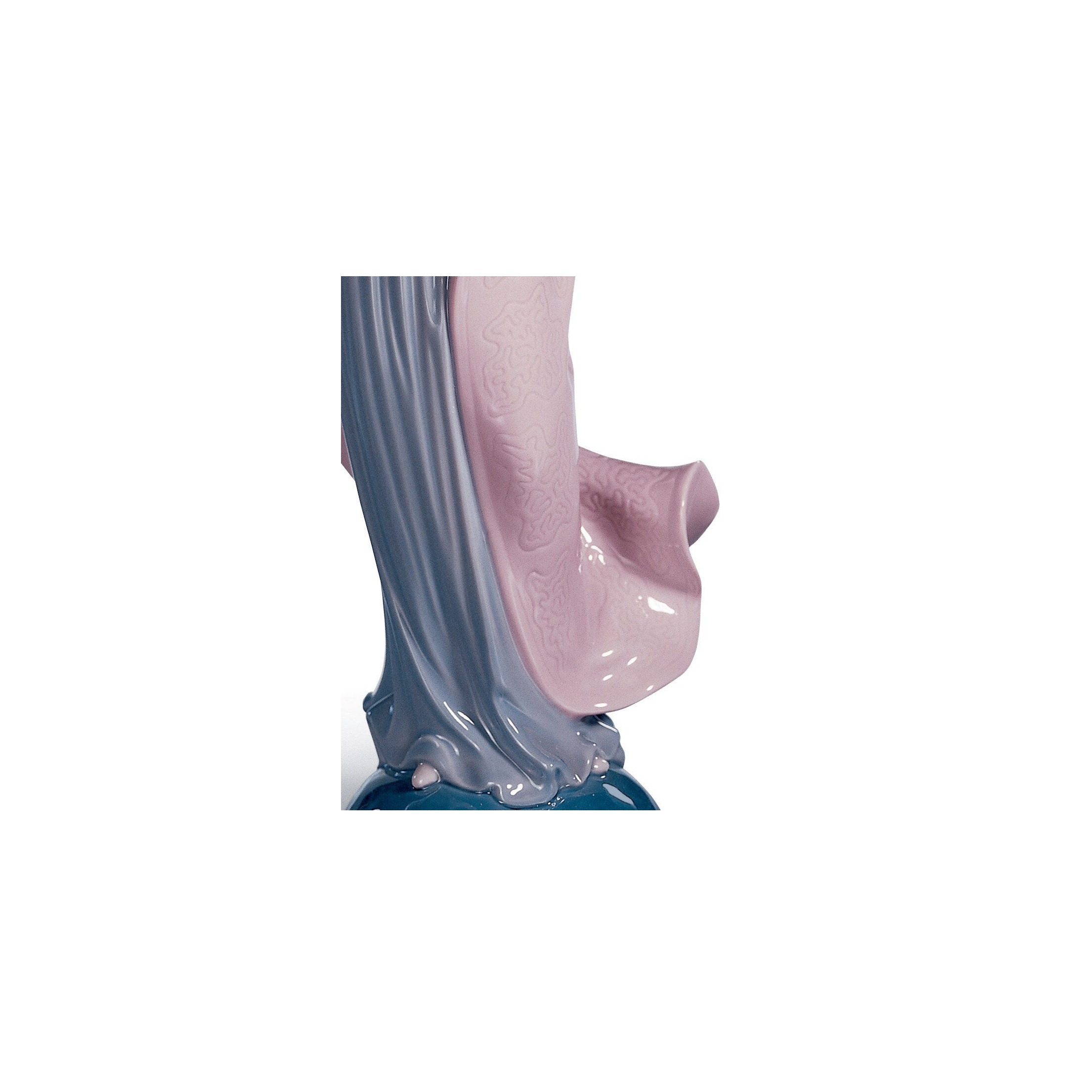 Figurka Matki Bożej z Kwiatami Figurka Matki Bożej z Kwiatami