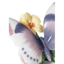 Figurka motyla na chwilę odpoczynku Figurka motyla na chwilę odpoczynku