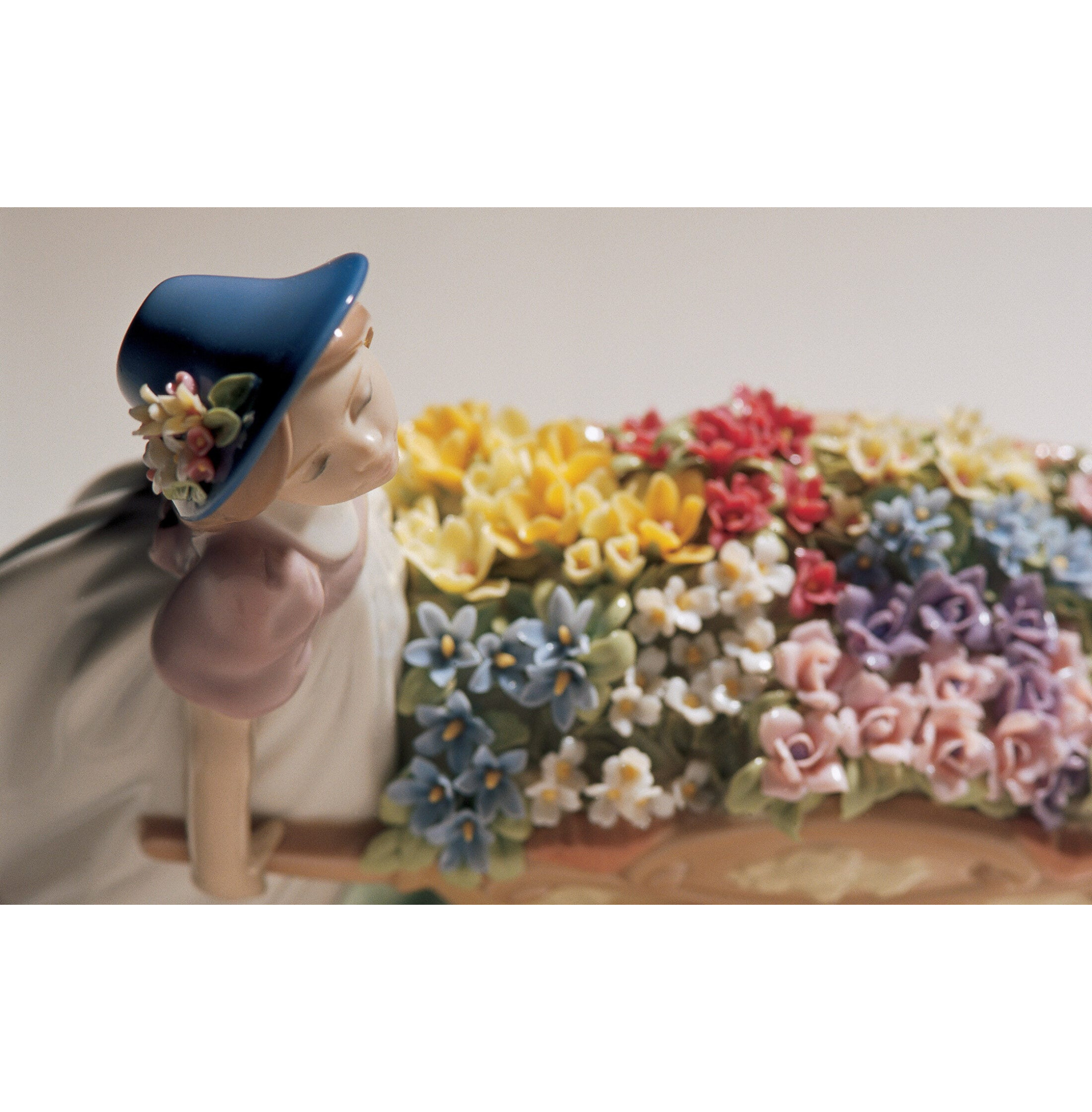 Love's Tender Tokens Figurka dziewczyny Love's Tender Tokens Figurka dziewczyny