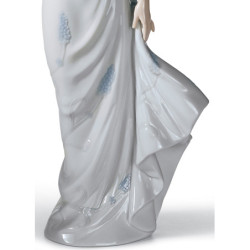 Figurka kobiety szept kwiatu Figurka kobiety szept kwiatu