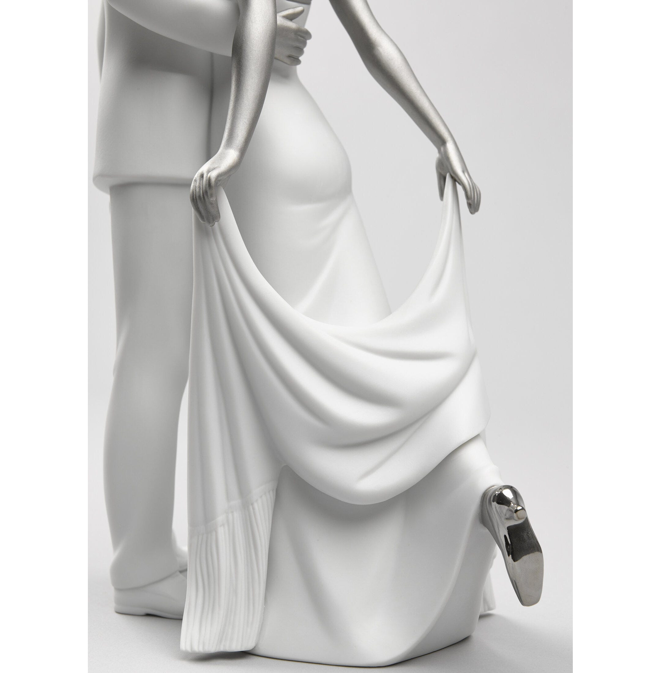 Figurka pary z okazji rocznicy. Srebrny połysk Figurka pary z okazji rocznicy. Srebrny połysk