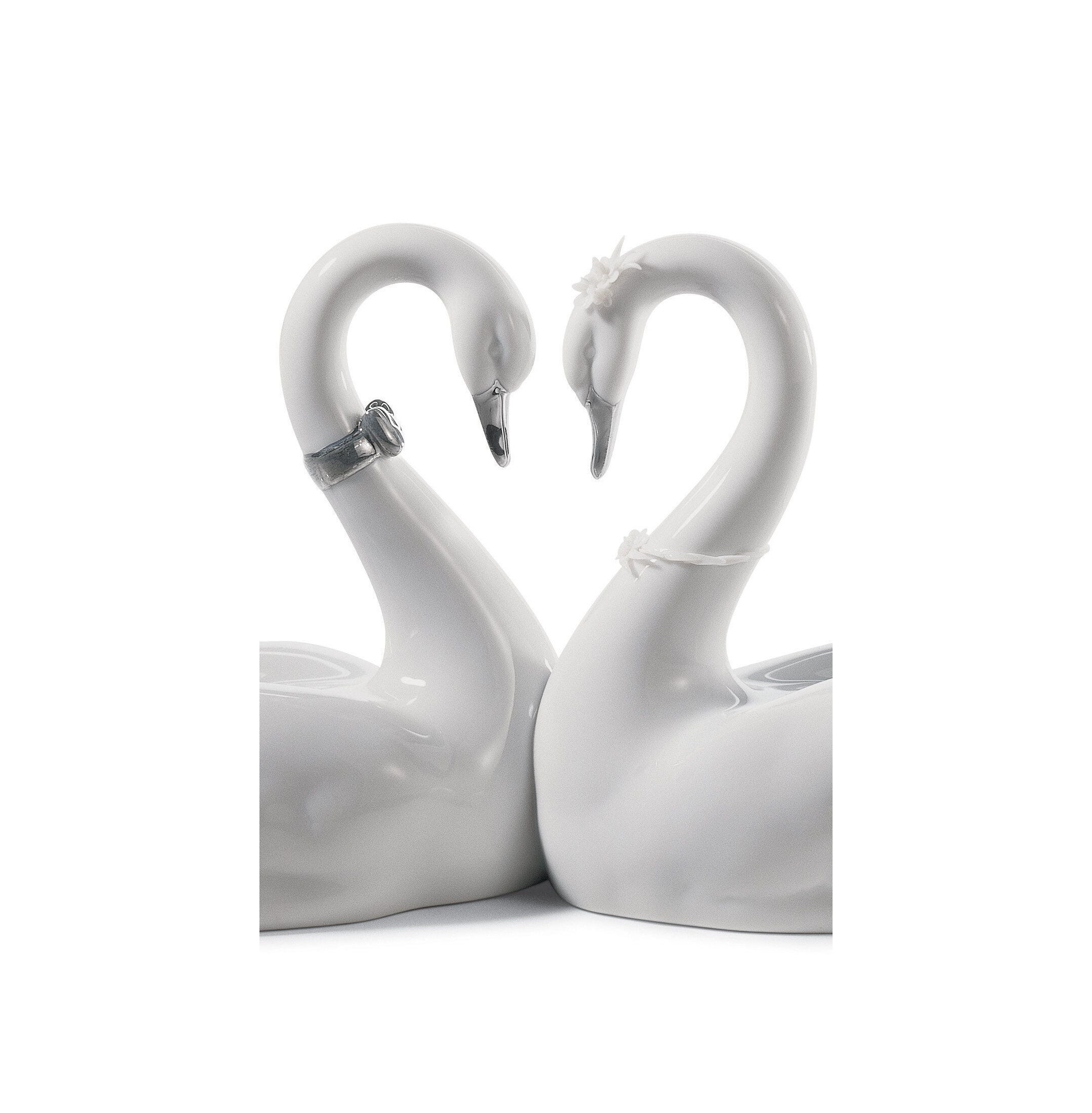 Figurka Niekończące się Łabędzie Miłości. Srebrny połysk Figurka Niekończące się Łabędzie Miłości. Srebrny połysk