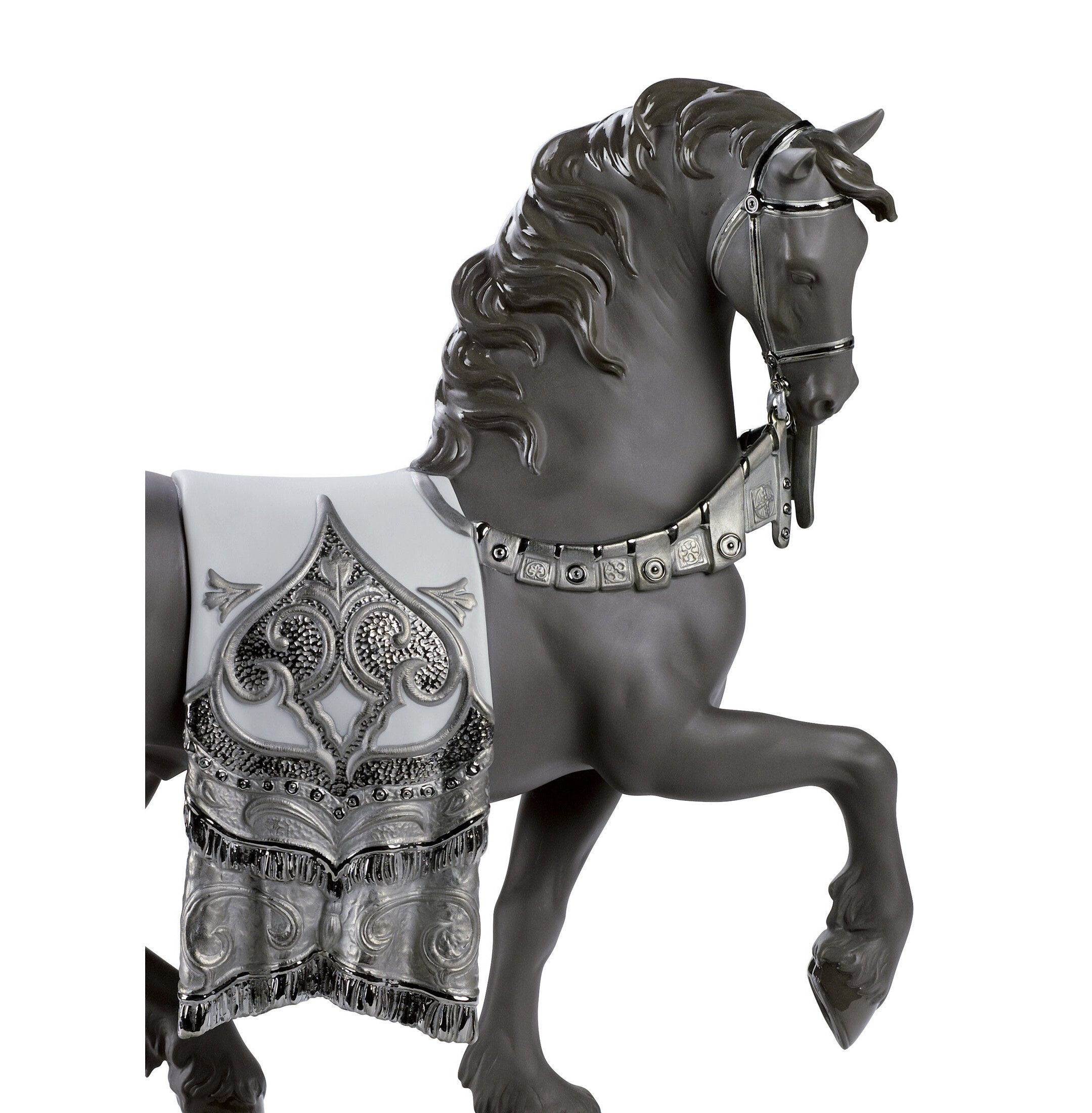 Królewska rzeźba konia wierzchowca. Srebrny połysk Królewska rzeźba konia wierzchowca. Srebrny połysk