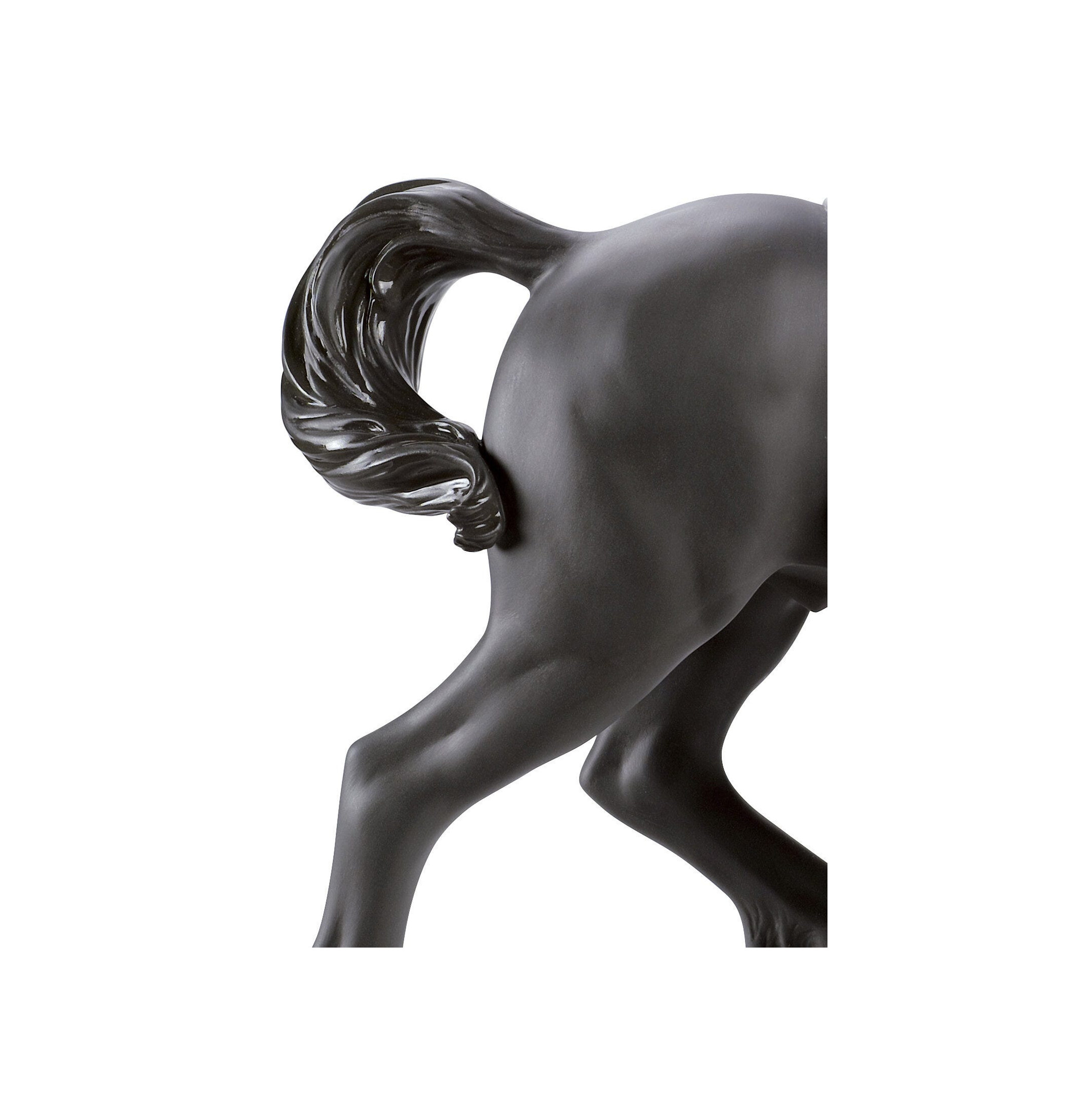 Królewska rzeźba konia wierzchowca. Srebrny połysk Królewska rzeźba konia wierzchowca. Srebrny połysk