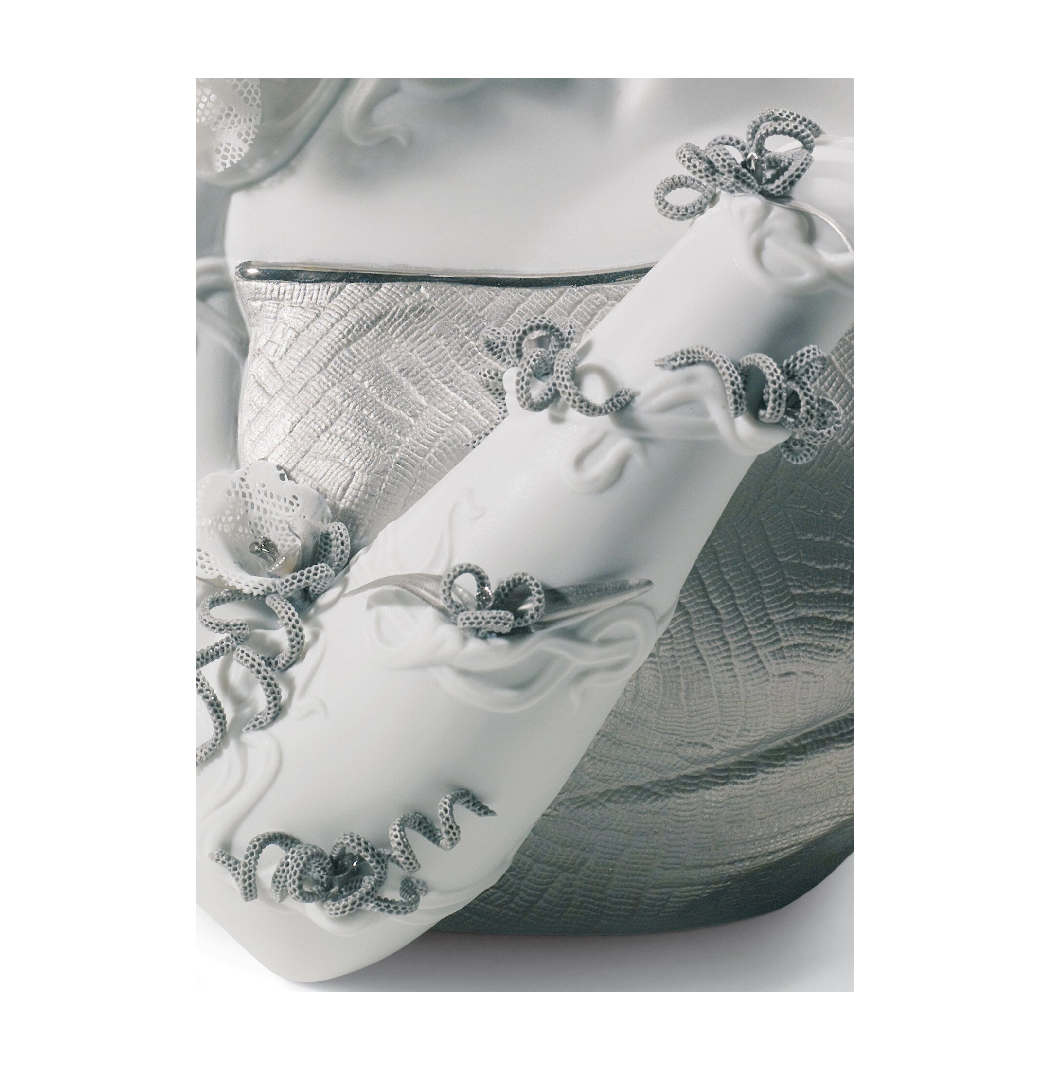 Figurka biustu mojej pięknej damy. Srebrny połysk Figurka biustu mojej pięknej damy. Srebrny połysk