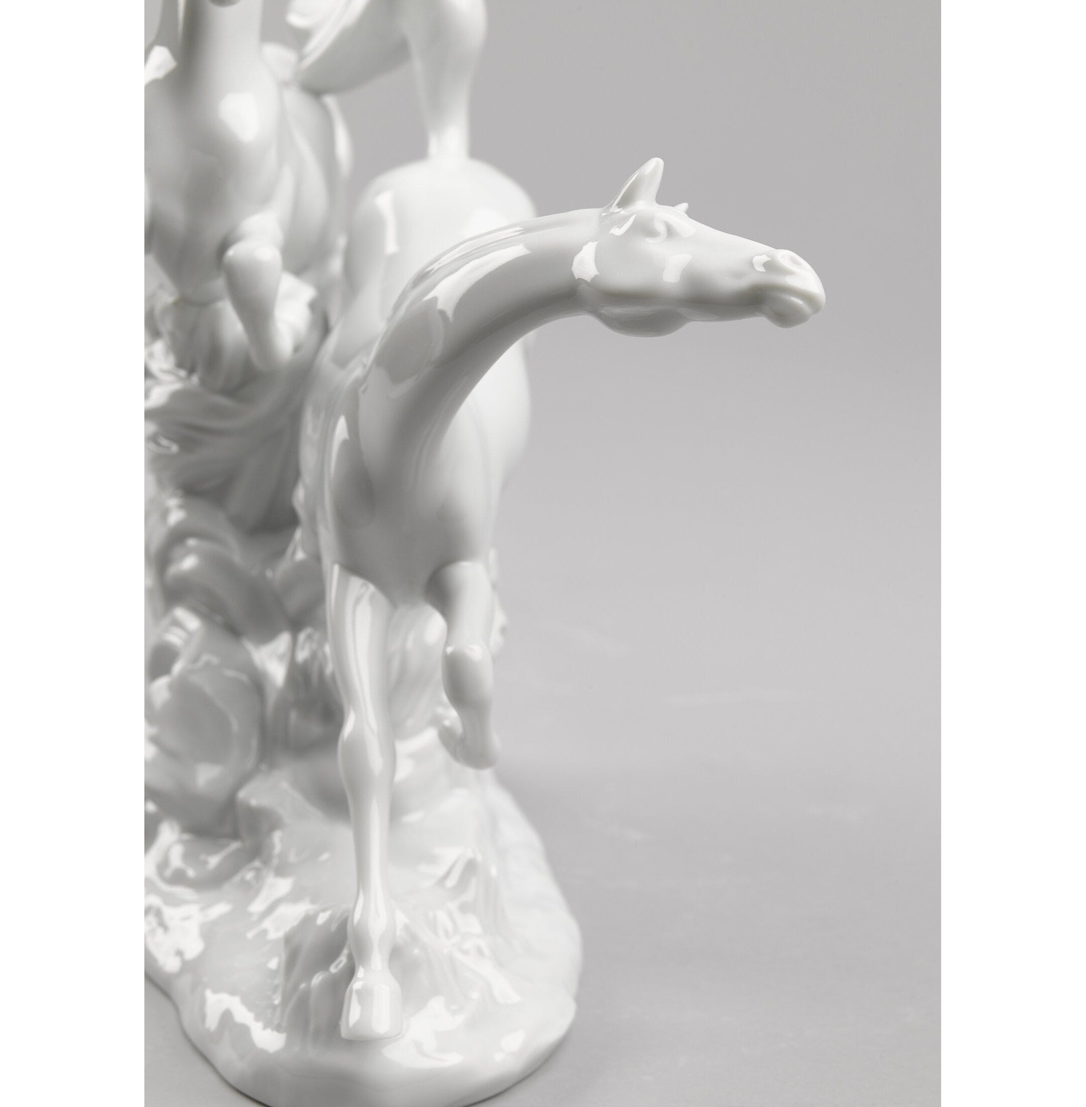 Figurka galopujących koni Figurka galopujących koni