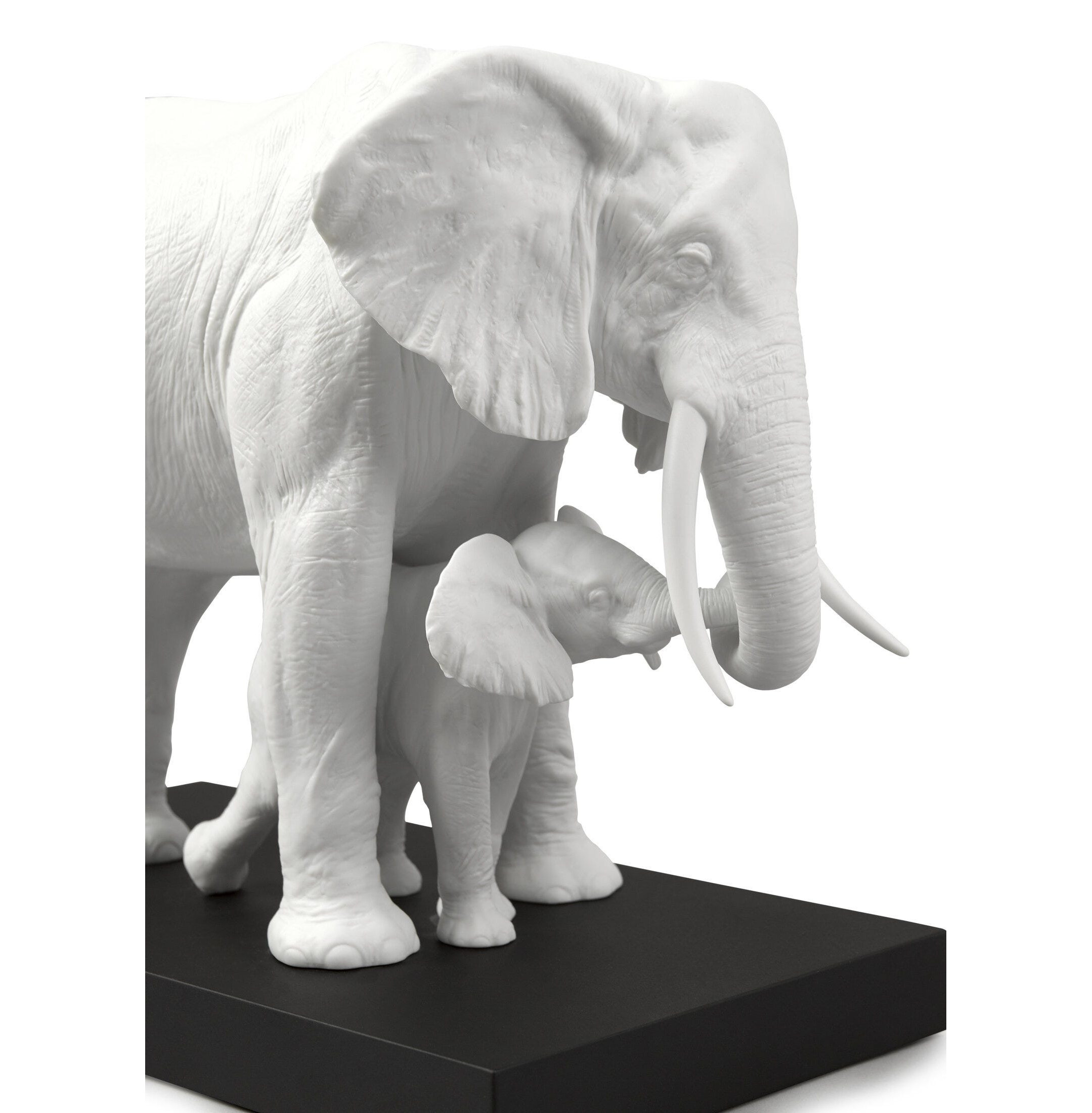 Leading The Way Słonie Biała Rzeźba Leading The Way Słonie Biała Rzeźba