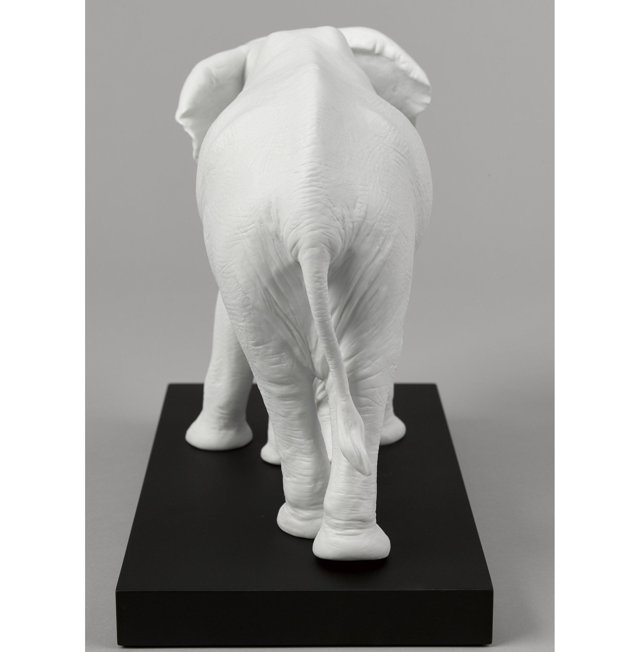Leading The Way Słonie Biała Rzeźba Leading The Way Słonie Biała Rzeźba