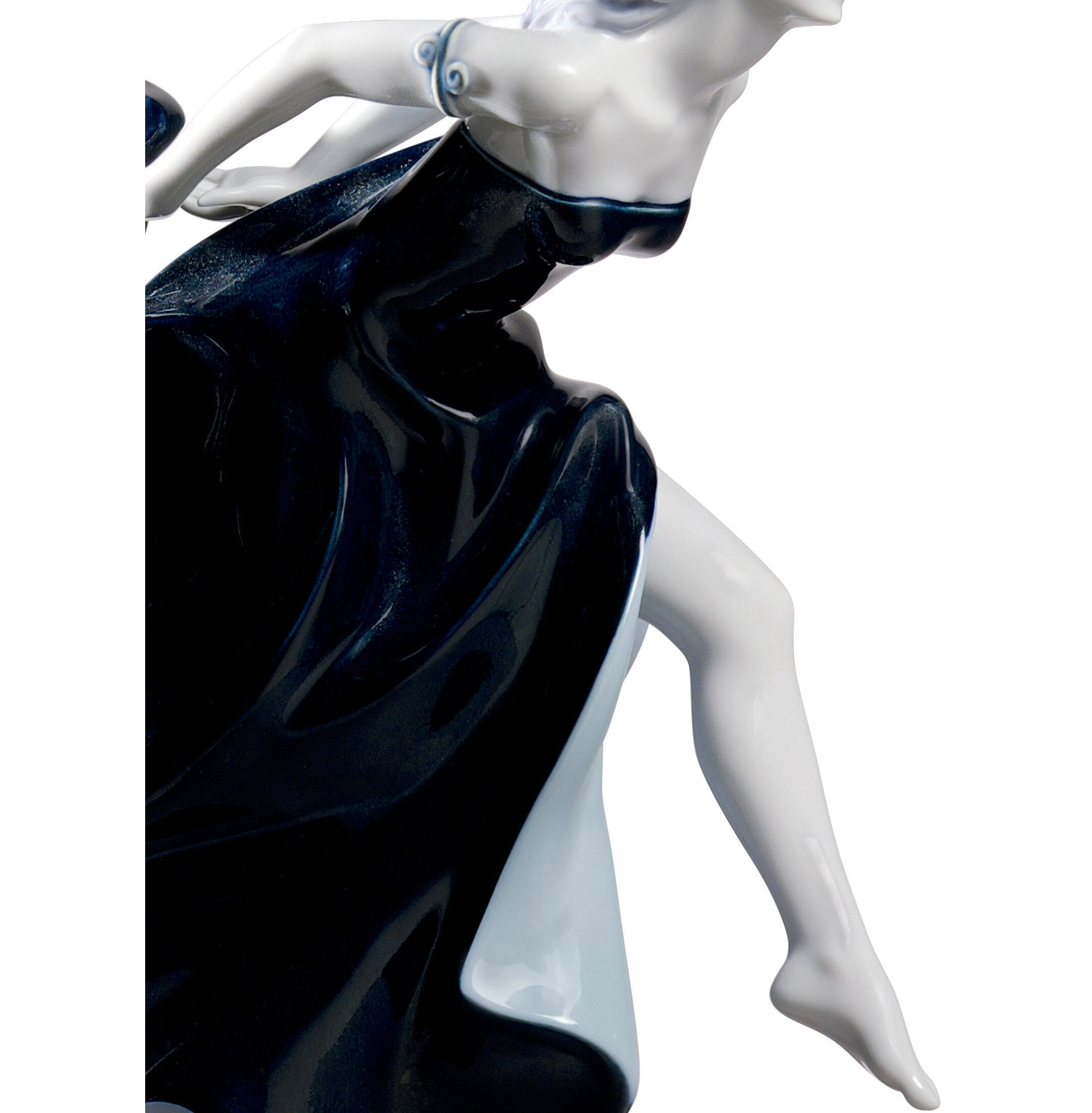 Noc zbliża się do figurki kobiet. Limitowana Noc zbliża się do figurki kobiet. Limitowana