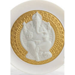 Talerz dekoracyjny Pana Ganeshy. Złoty połysk Talerz dekoracyjny Pana Ganeshy. Złoty połysk