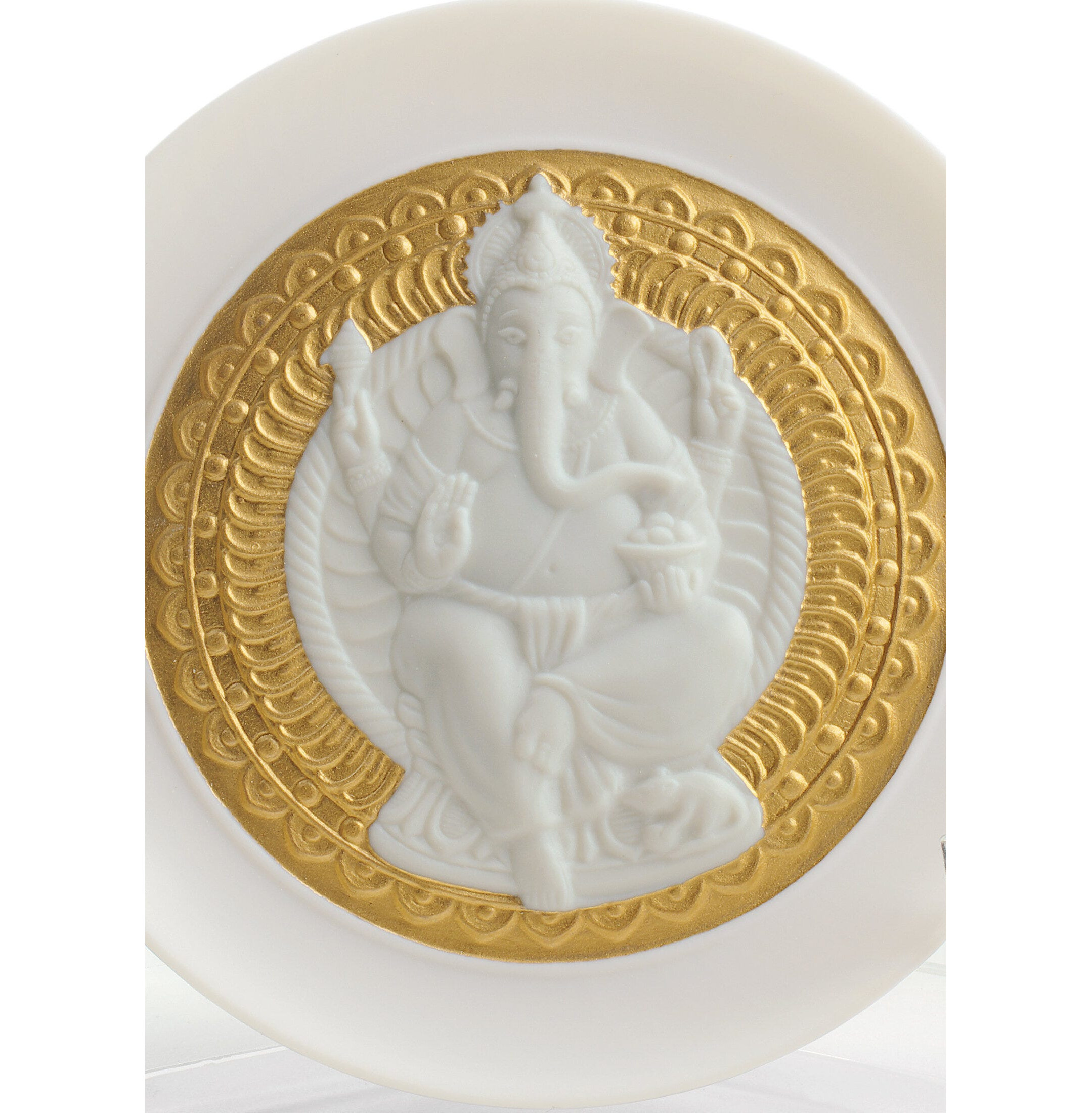 Talerz dekoracyjny Pana Ganeshy. Złoty połysk Talerz dekoracyjny Pana Ganeshy. Złoty połysk