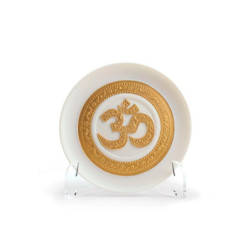 om talerz dekoracyjny. Złoty połysk om talerz dekoracyjny. Złoty połysk