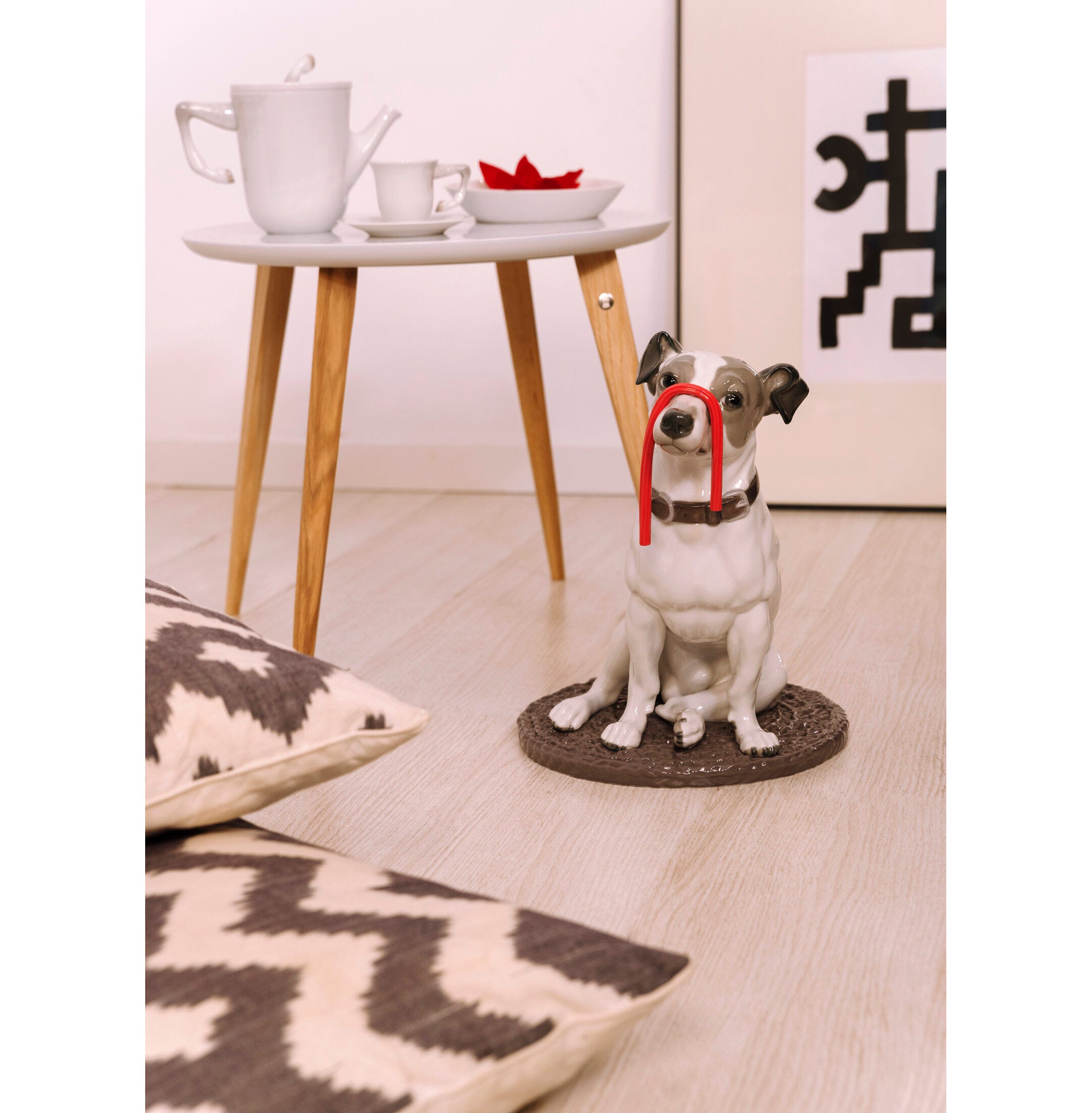 Jack Russell z figurką psa z lukrecji Jack Russell z figurką psa z lukrecji