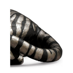 Figurka tygrysa. Srebrny połysk i czerń Figurka tygrysa. Srebrny połysk i czerń