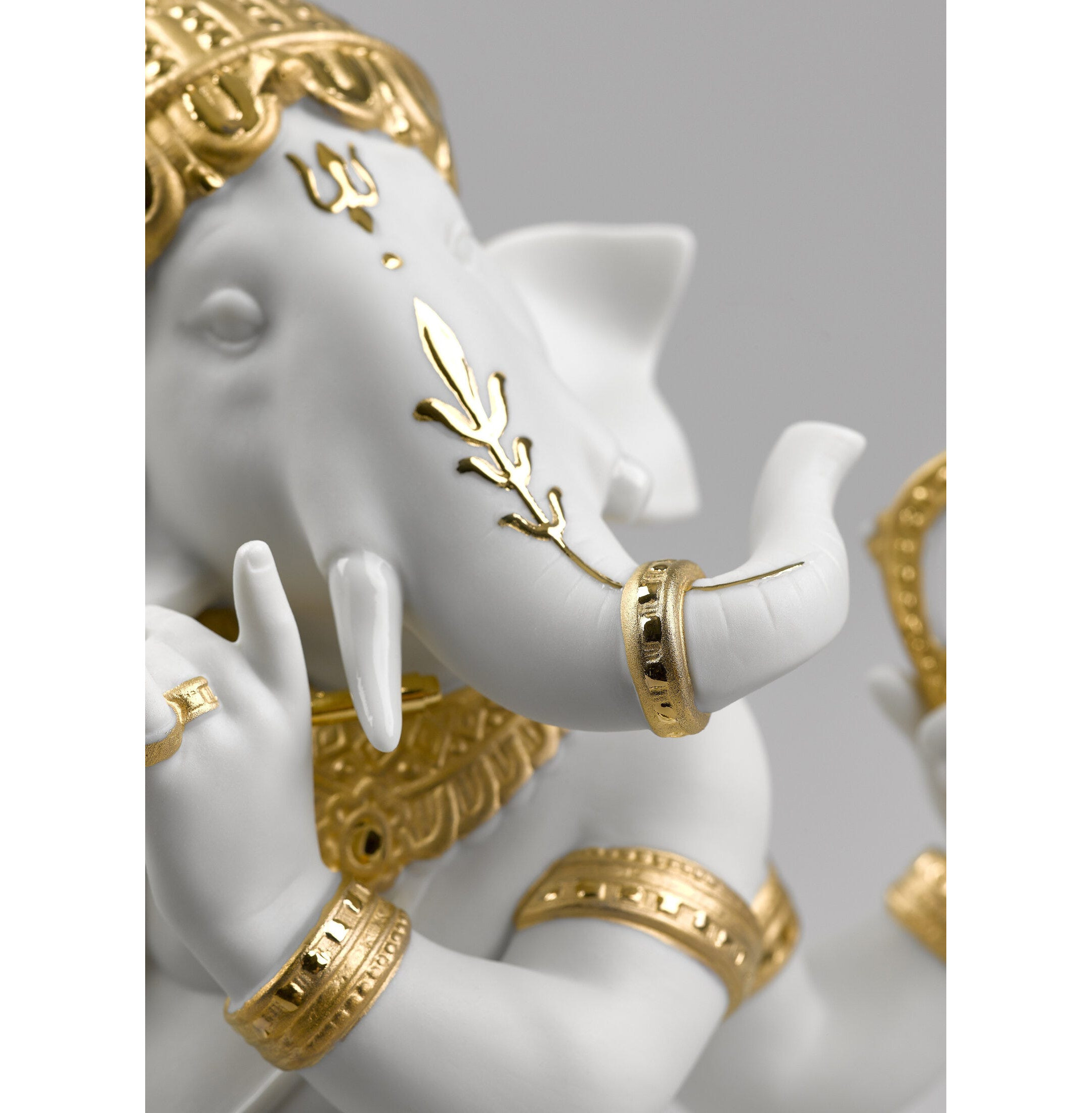 Figurka Bansuri Ganesha . Złoty połysk Figurka Bansuri Ganesha . Złoty połysk