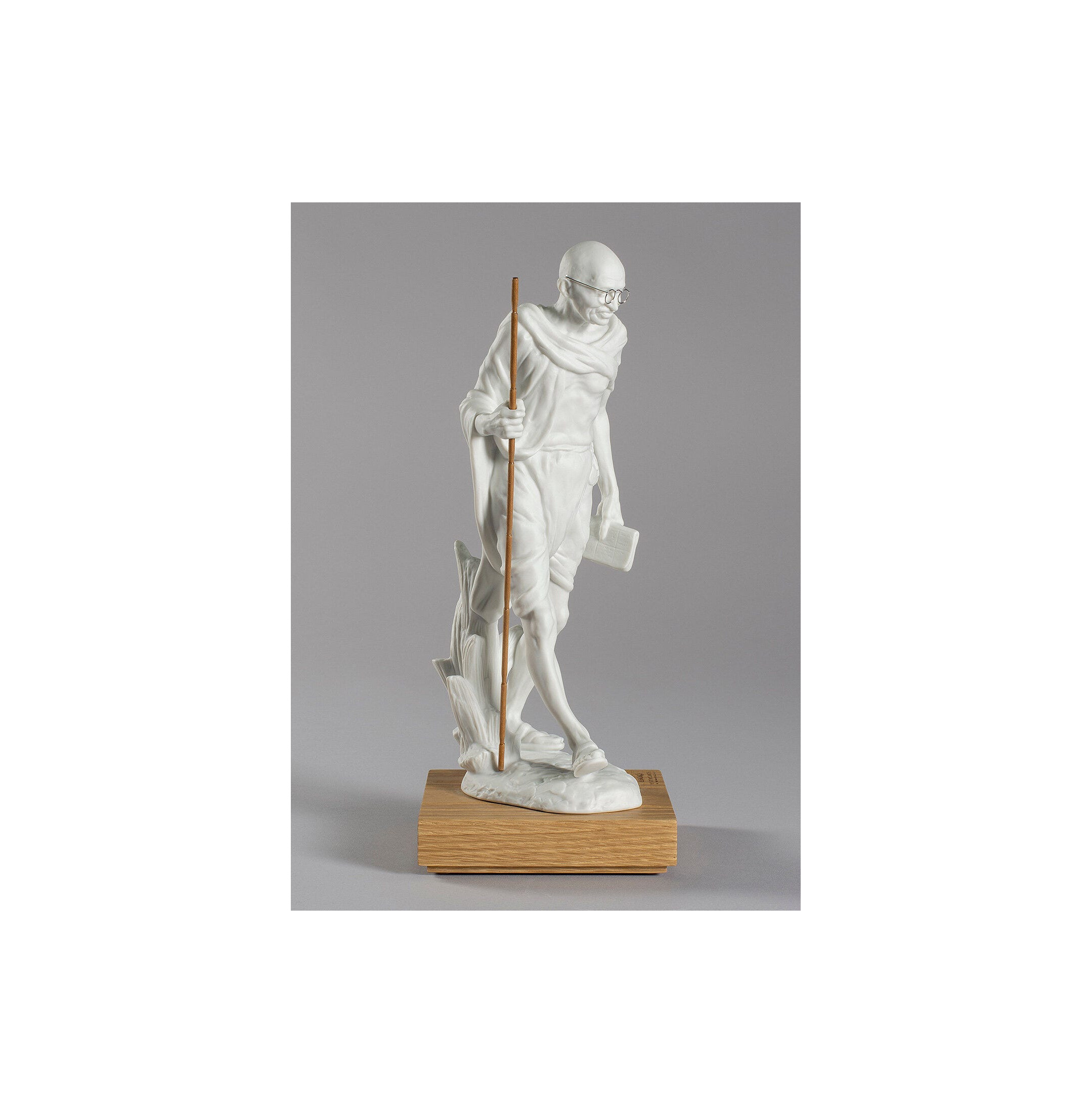 Figurka Mahatmy Gandhiego. Biały Figurka Mahatmy Gandhiego. Biały