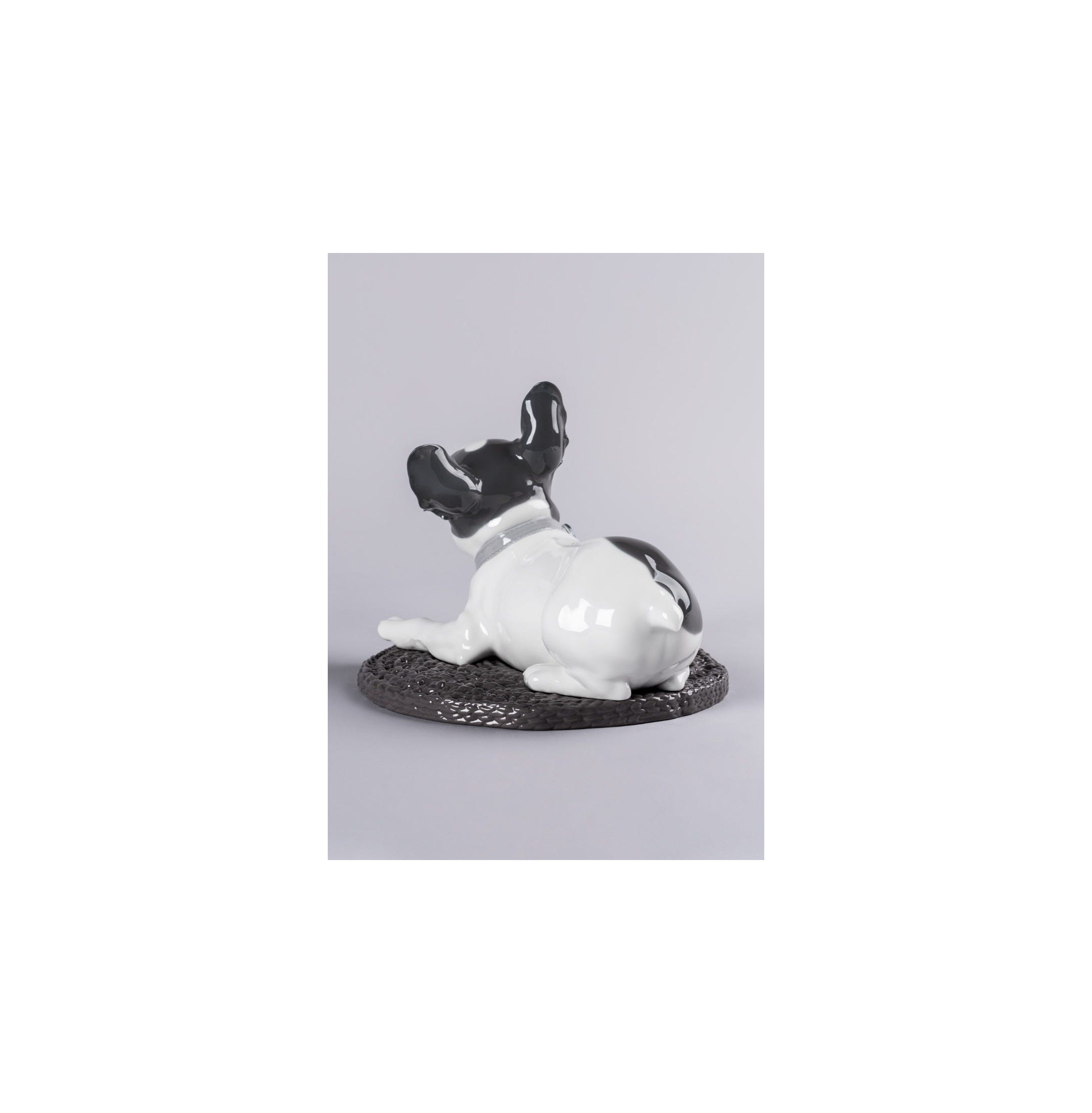 Buldog francuski z figurką psa z makaronikami Buldog francuski z figurką psa z makaronikami