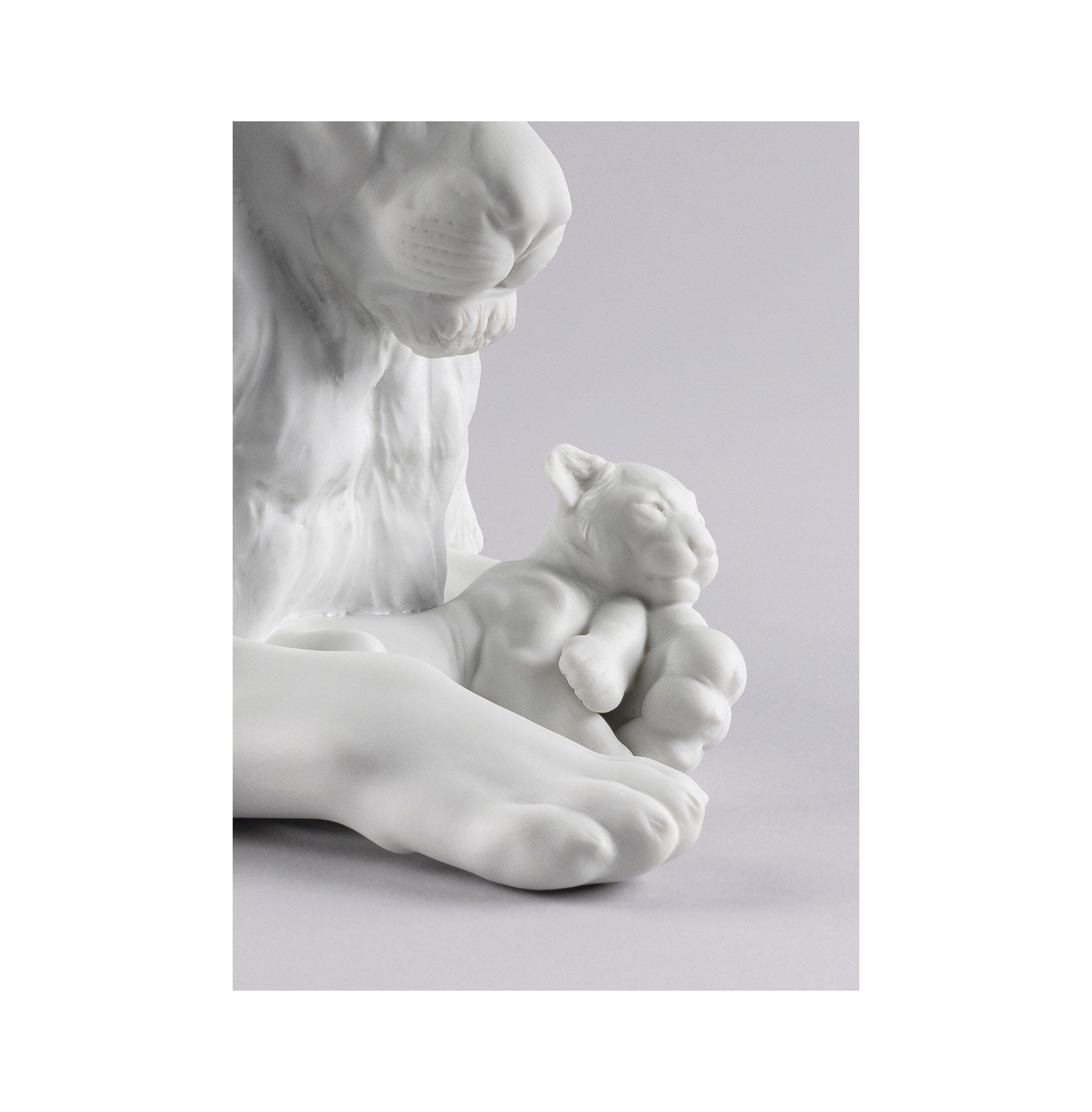 Figurka lwa z cubem Figurka lwa z cubem