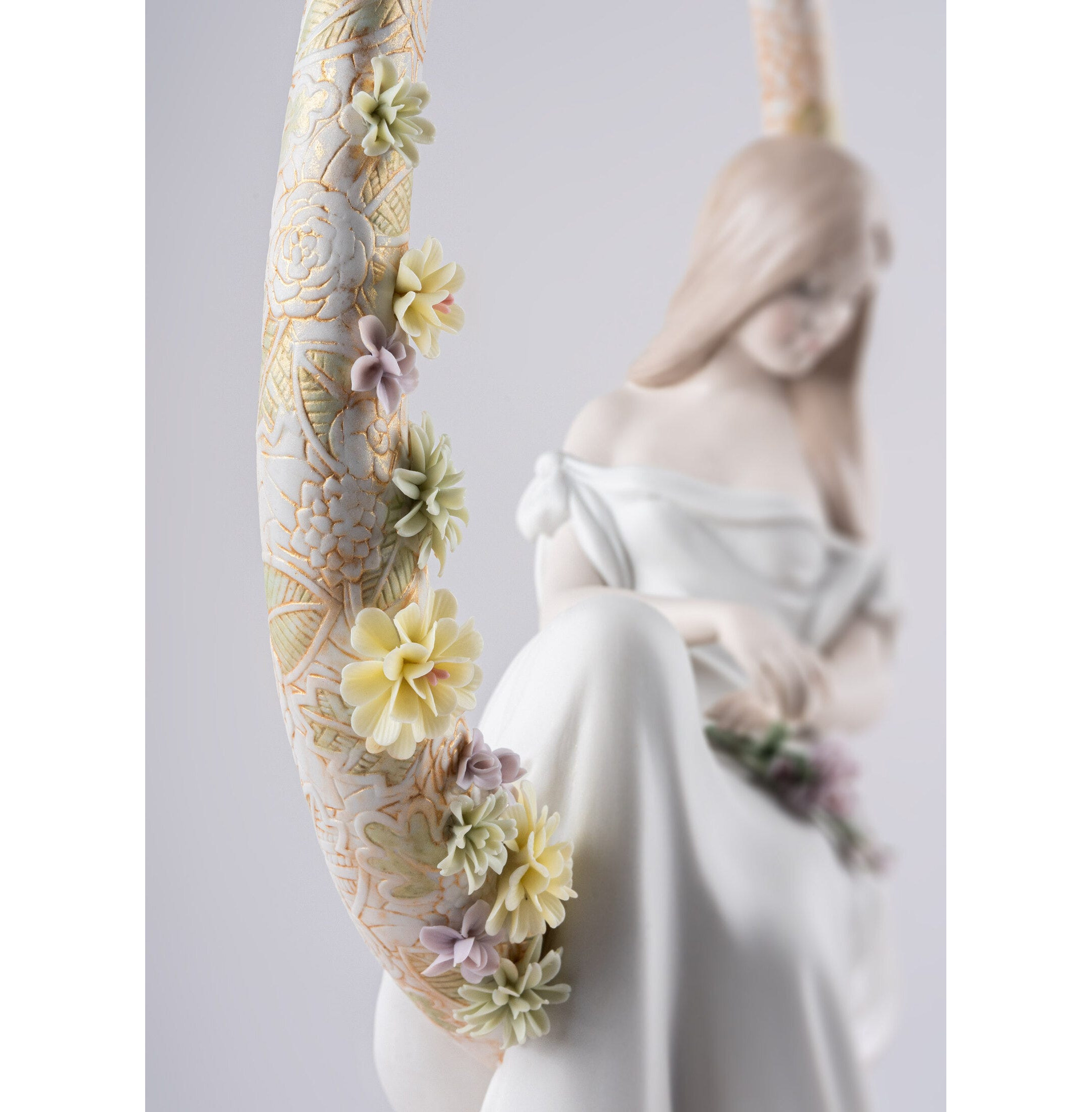 W jej myślach figurka kobiety W jej myślach figurka kobiety