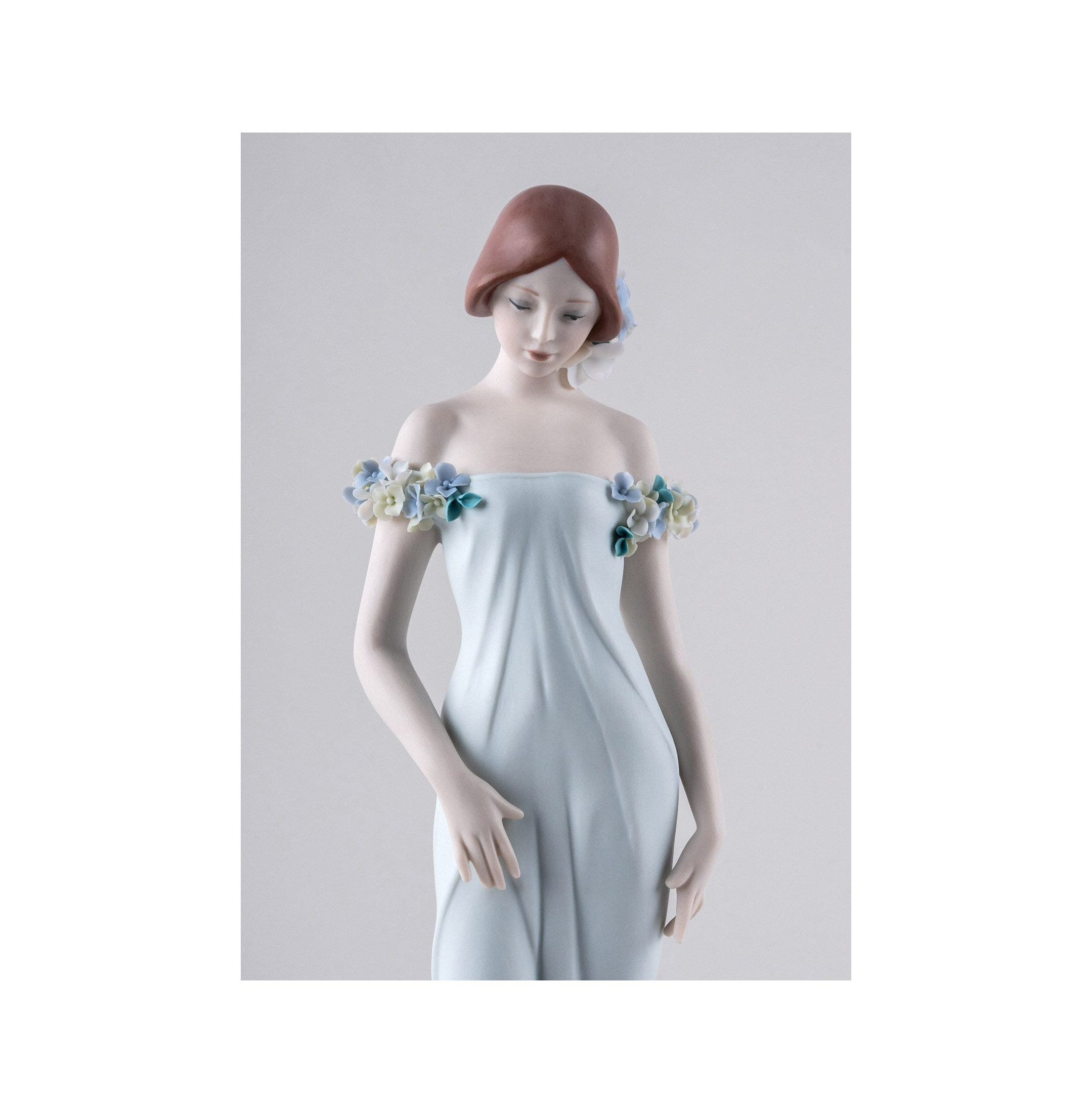 Figurka kobiety Haute Allure Refined Elegance. Limitowana Figurka kobiety Haute Allure Refined Elegance. Limitowana