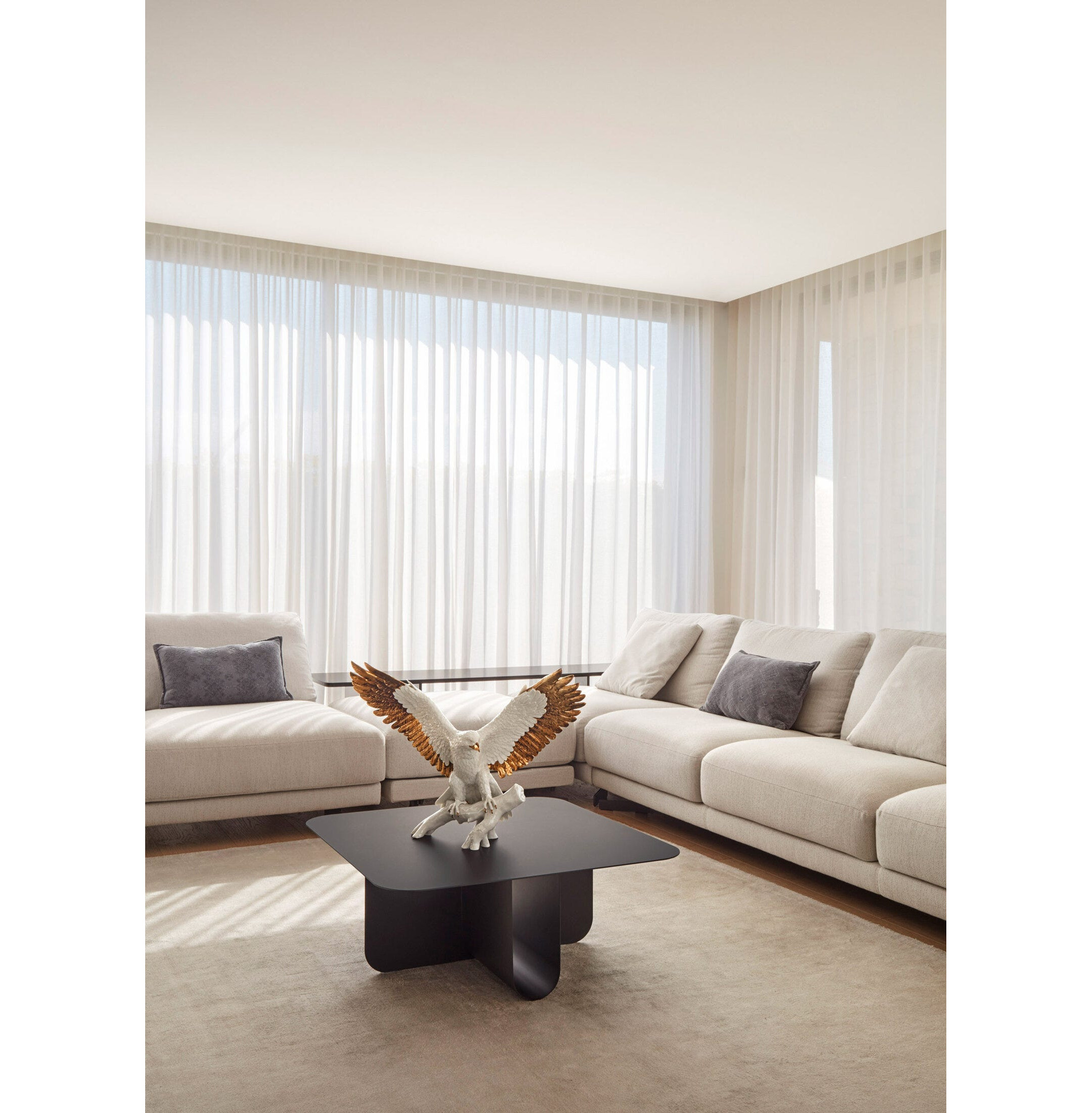 Rzeźba orła wolności. Biały i miedziany Rzeźba orła wolności. Biały i miedziany