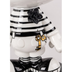 Miki w czerni i bieli Rzeźba Miki w czerni i bieli Rzeźba