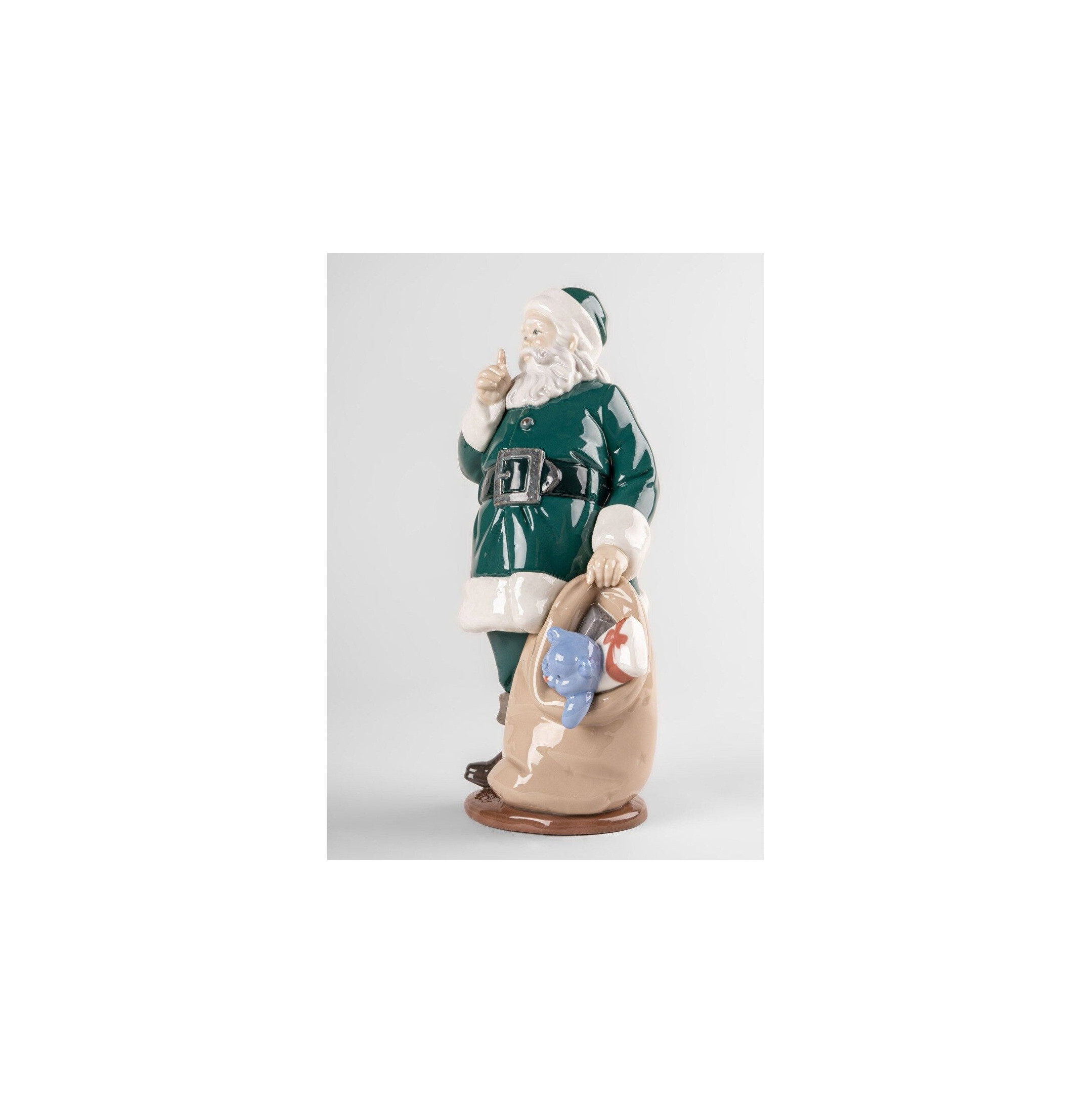 Święty Mikołaj jest tutaj Rzeźba. Zielony Święty Mikołaj jest tutaj Rzeźba. Zielony
