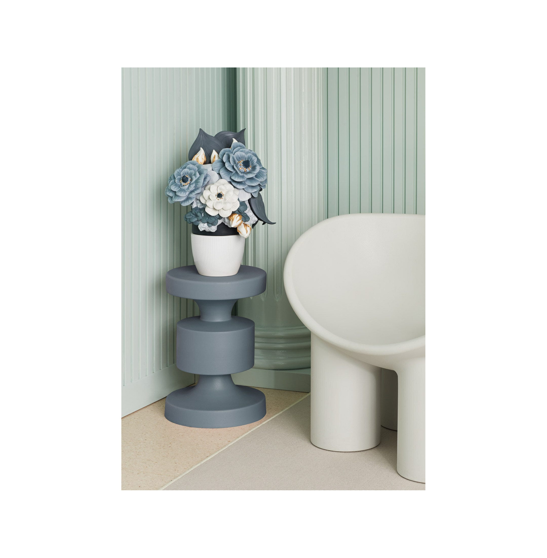 Wazon z kwiatami. Niebieski Wazon z kwiatami. Niebieski