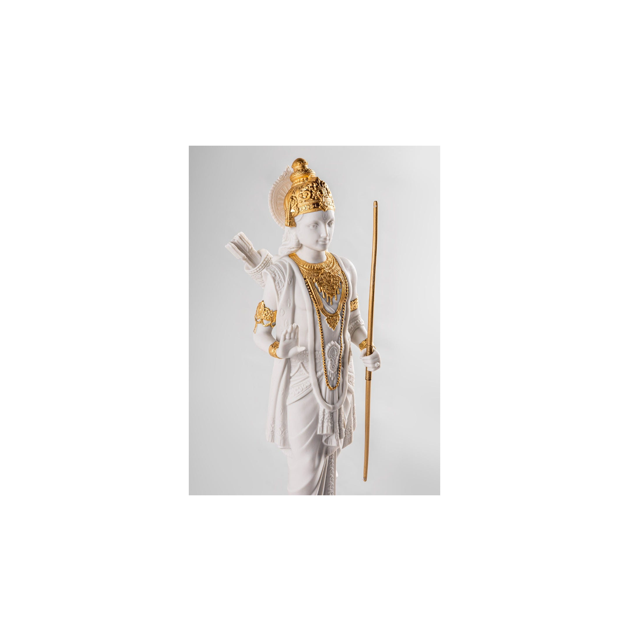 Rzeźba Ramy. Złoty połysk Rzeźba Ramy. Złoty połysk