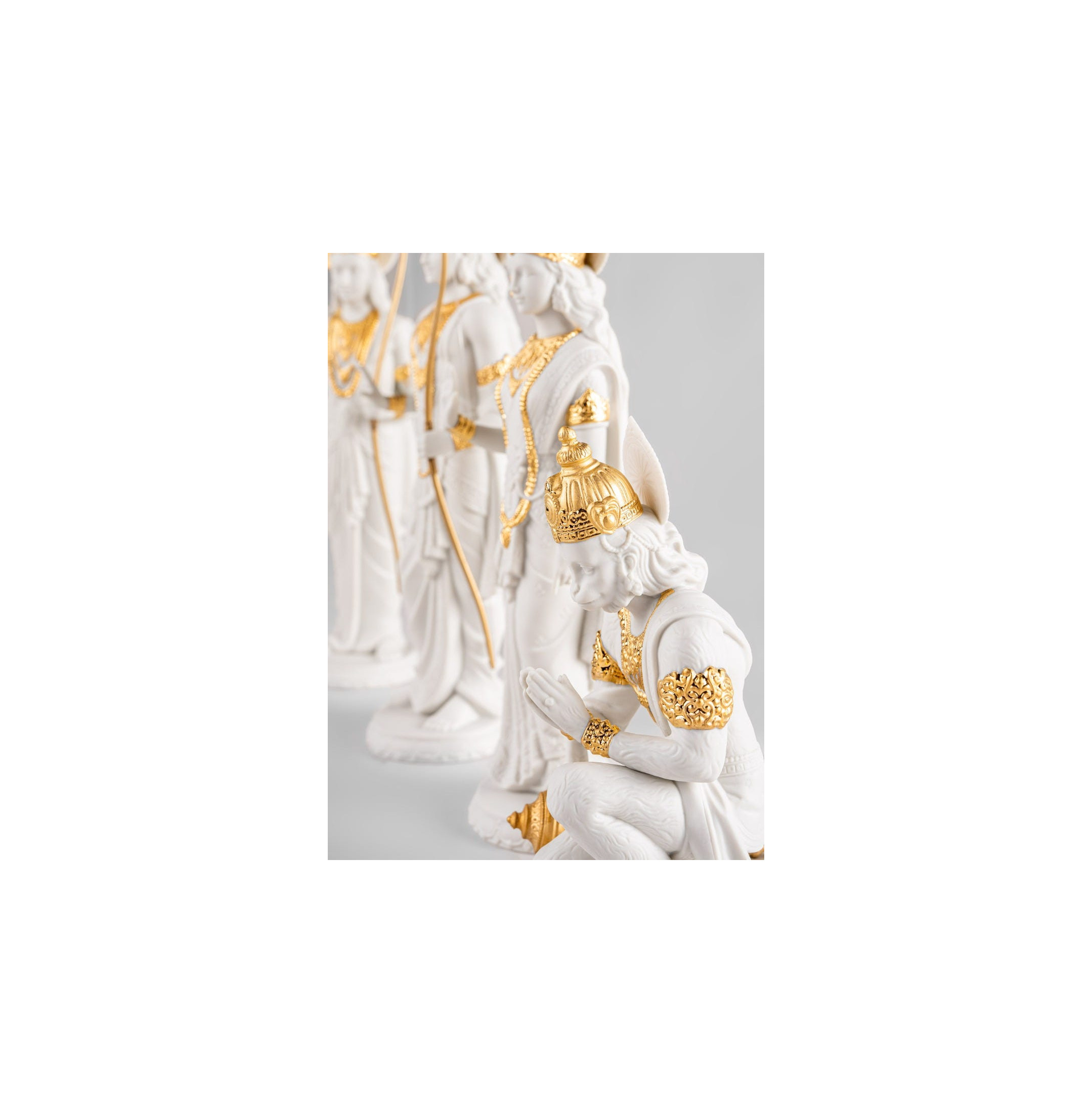 Rzeźba Hanumana. Złoty połysk Rzeźba Hanumana. Złoty połysk