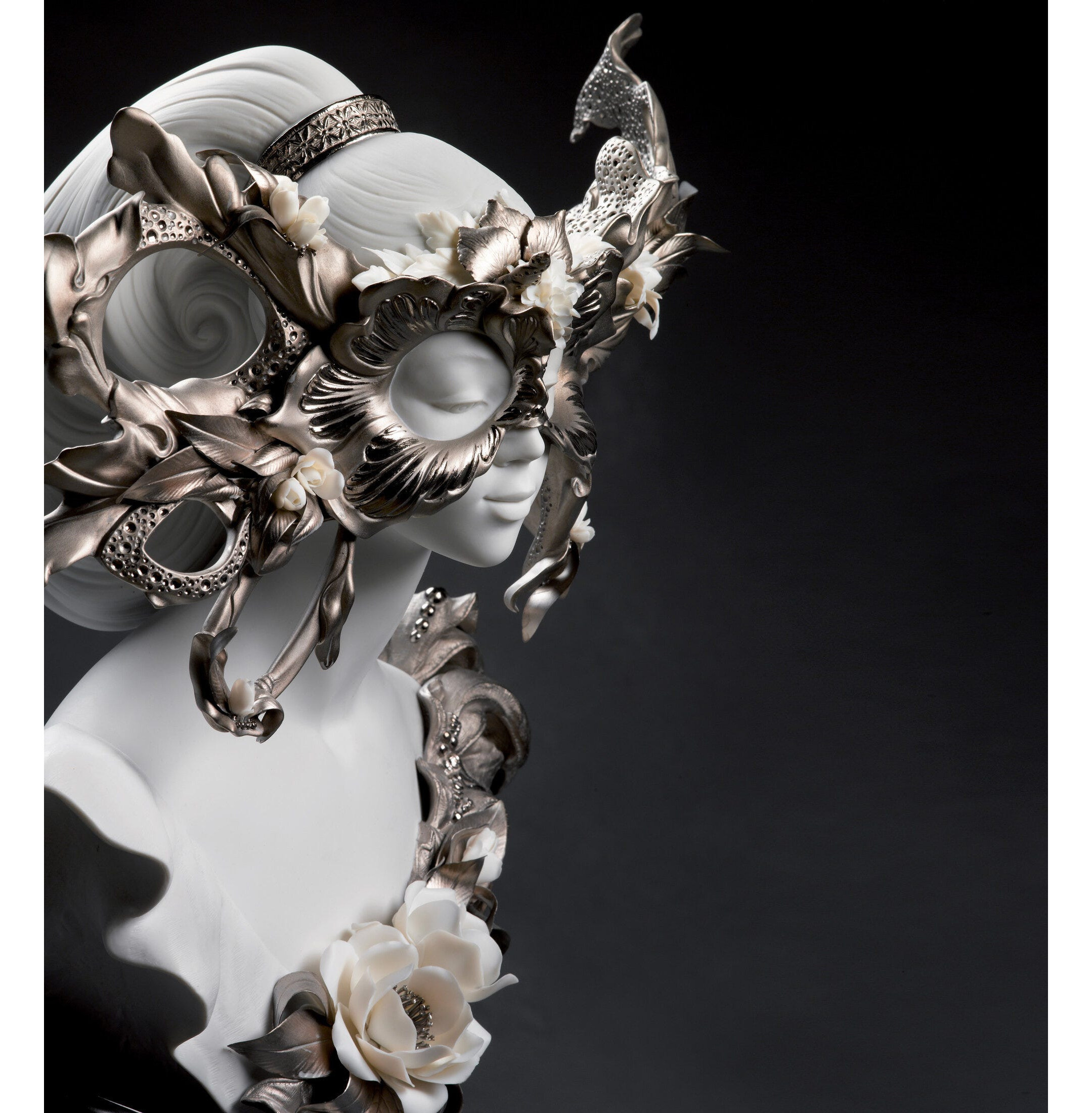 Karnawałowa rzeźba fantasy. Limitowana. Srebrny połysk Karnawałowa rzeźba fantasy. Limitowana. Srebrny połysk