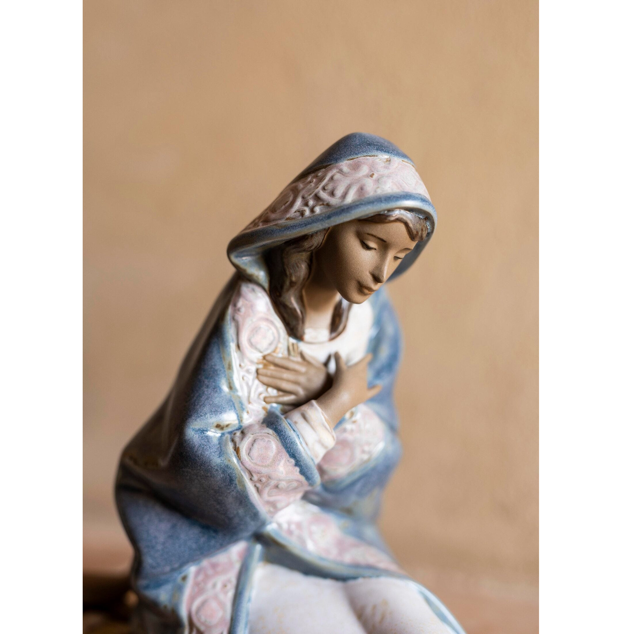 Figurka Maryi Narodzenia Pańskiego. Gres Figurka Maryi Narodzenia Pańskiego. Gres