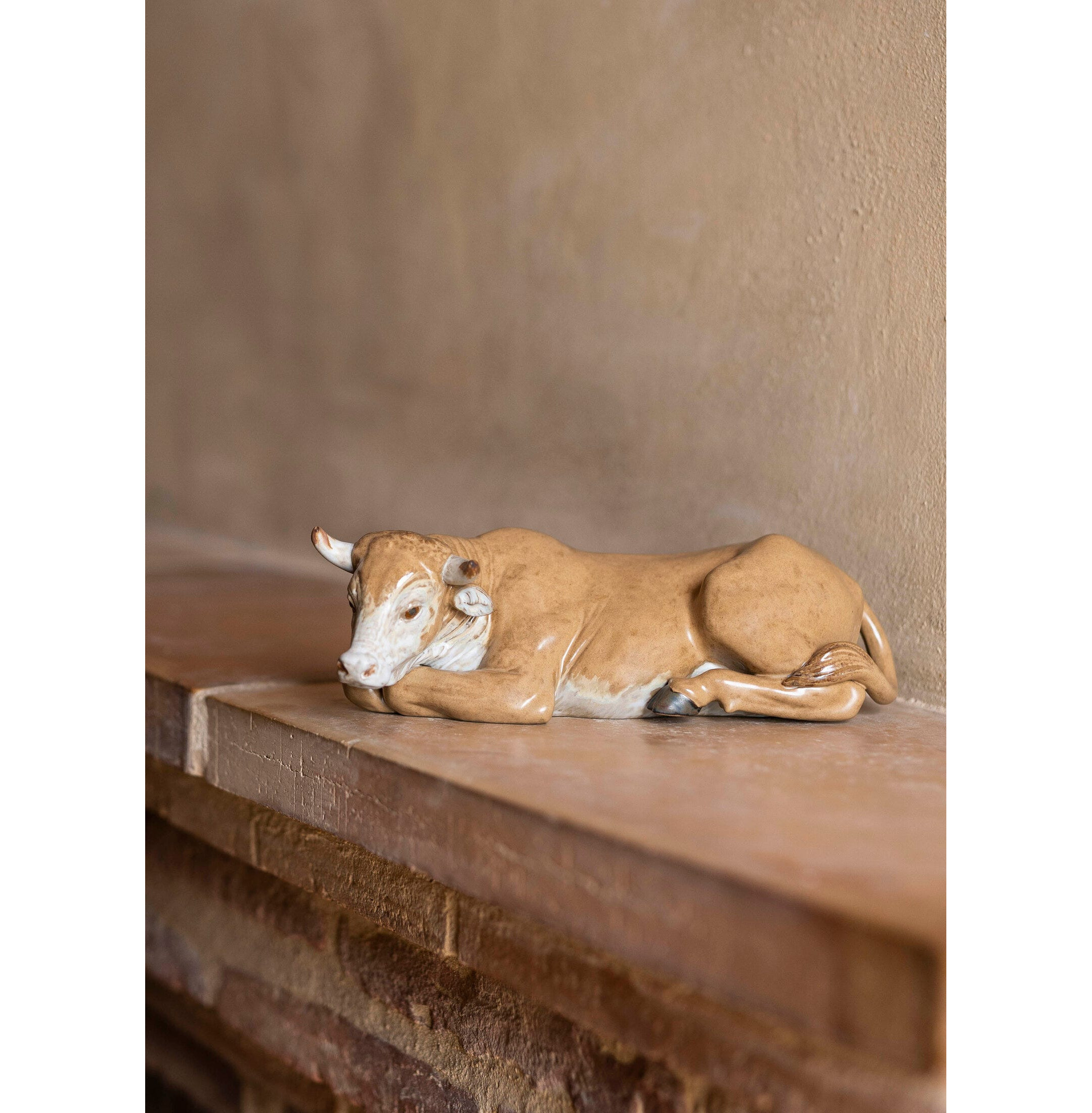 Figurka szopki wołowej. Gres Figurka szopki wołowej. Gres