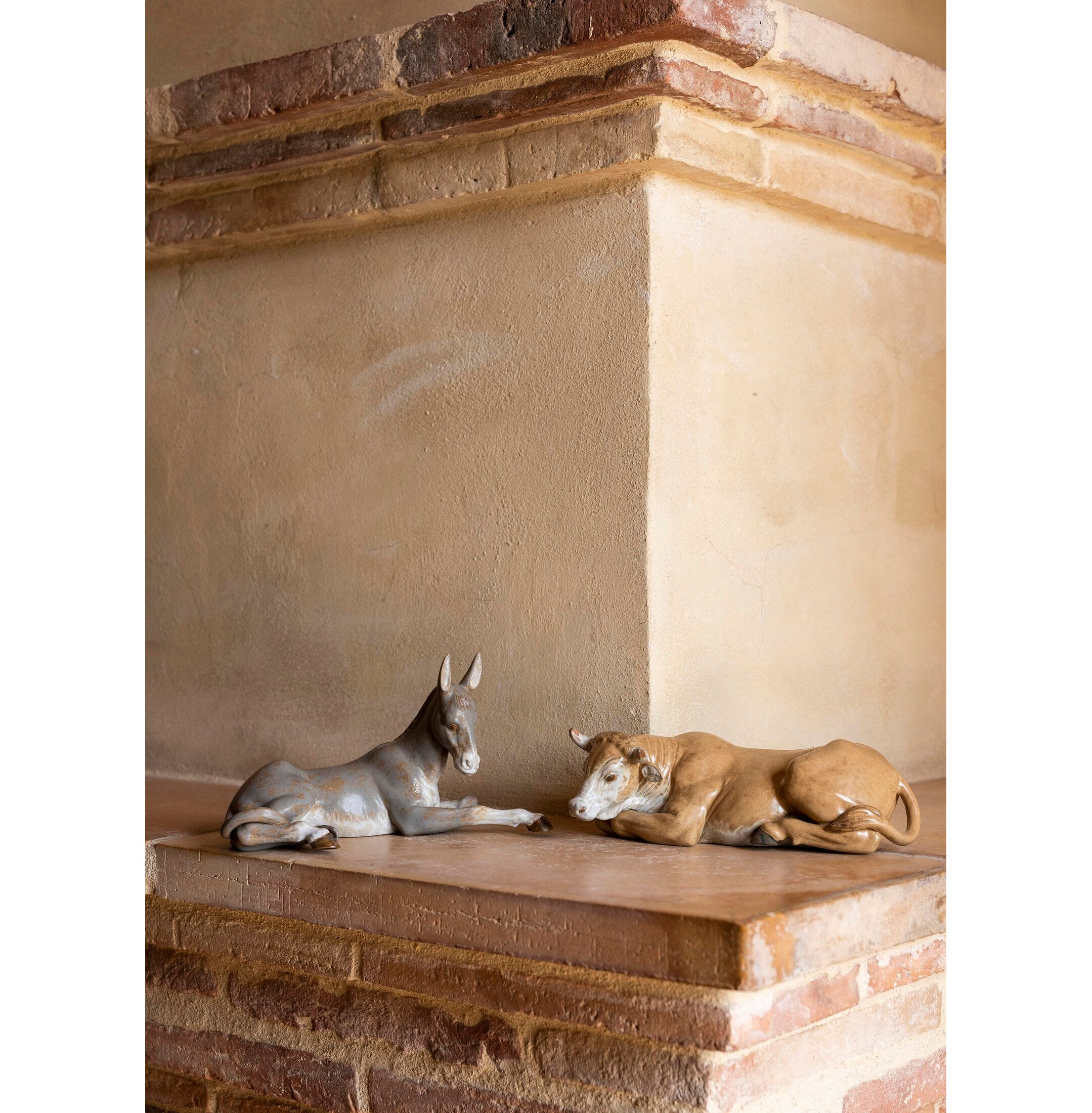 Figurka szopki wołowej. Gres Figurka szopki wołowej. Gres