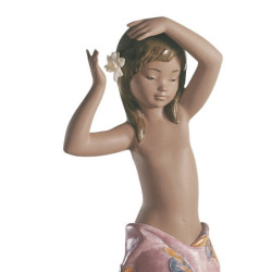 Figurka dziewczyny z tropikalnym kwiatem Figurka dziewczyny z tropikalnym kwiatem