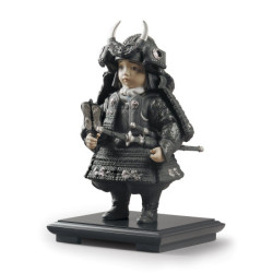 Figurka chłopca wojownika. Srebrny połysk. Limitowana Figurka chłopca wojownika. Srebrny połysk. Limitowana