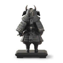 Figurka chłopca wojownika. Srebrny połysk. Limitowana Figurka chłopca wojownika. Srebrny połysk. Limitowana