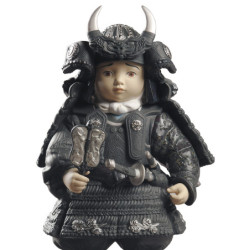 Figurka chłopca wojownika. Srebrny połysk. Limitowana Figurka chłopca wojownika. Srebrny połysk. Limitowana