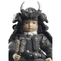 Figurka chłopca wojownika. Srebrny połysk. Limitowana Figurka chłopca wojownika. Srebrny połysk. Limitowana