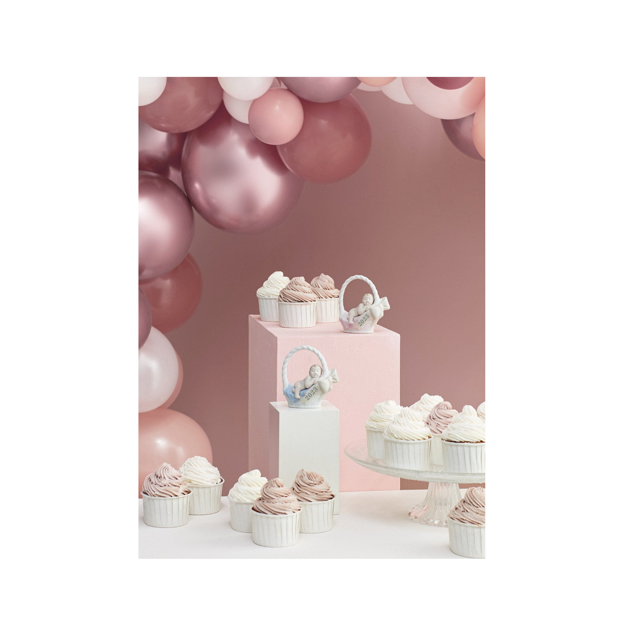 Urodzona w 2023 roku figurka dziewczyny Urodzona w 2023 roku figurka dziewczyny