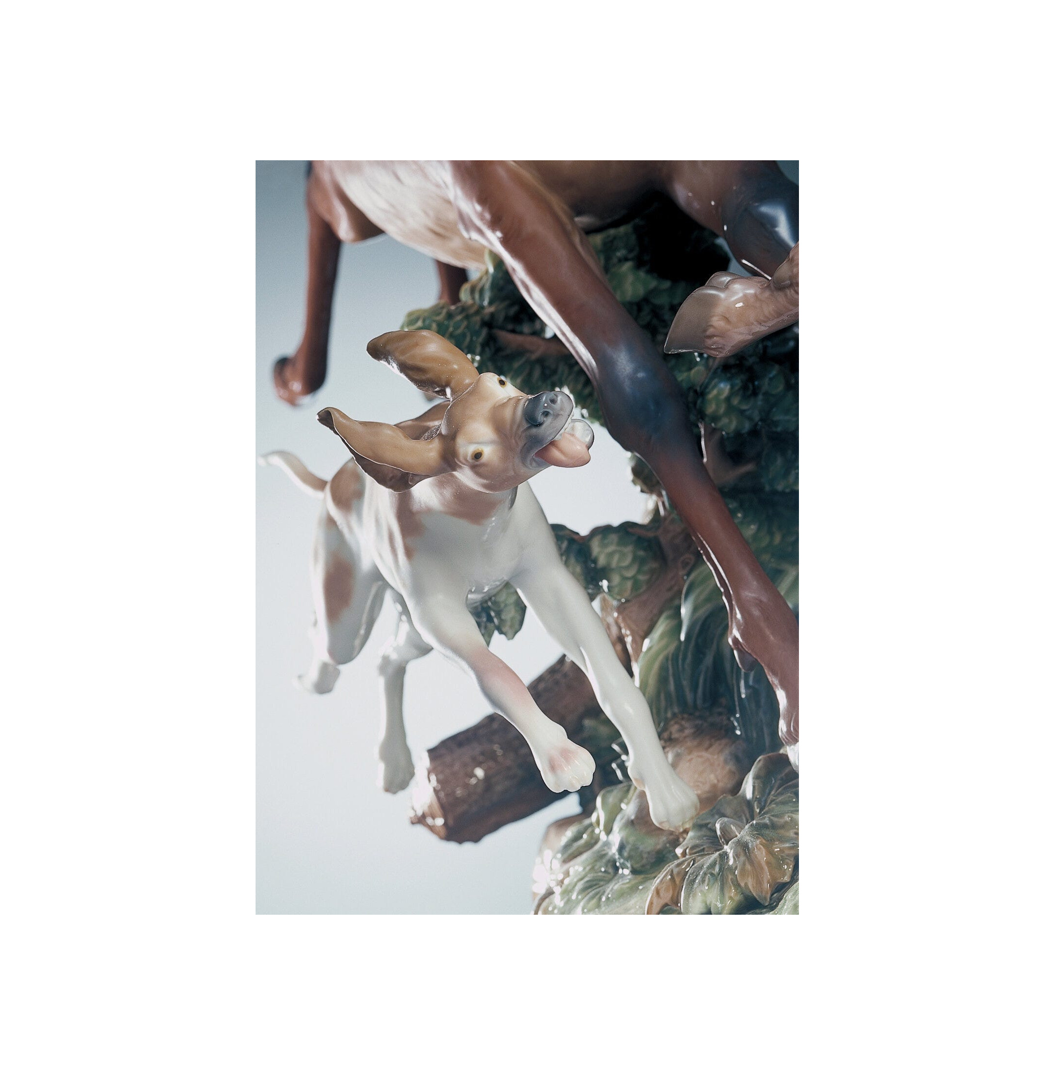 Zajmował się rzeźbą jelenia. Limitowana Zajmował się rzeźbą jelenia. Limitowana