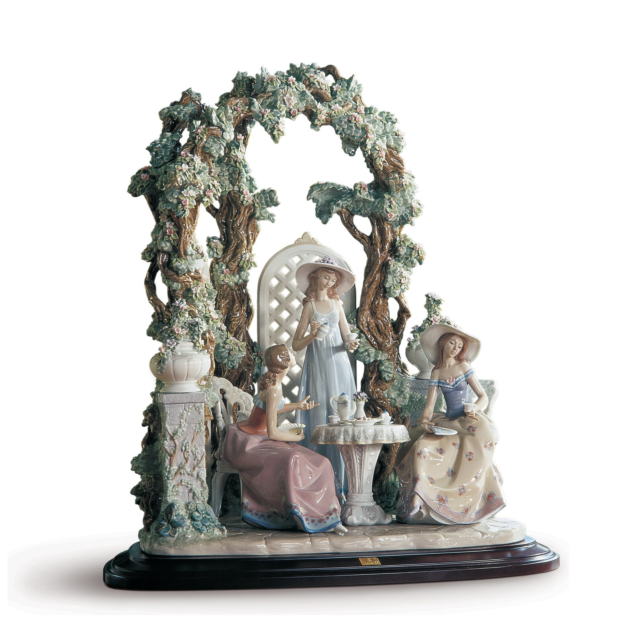 Herbata w ogrodzie rzeźba kobiet. Limitowana Herbata w ogrodzie rzeźba kobiet. Limitowana