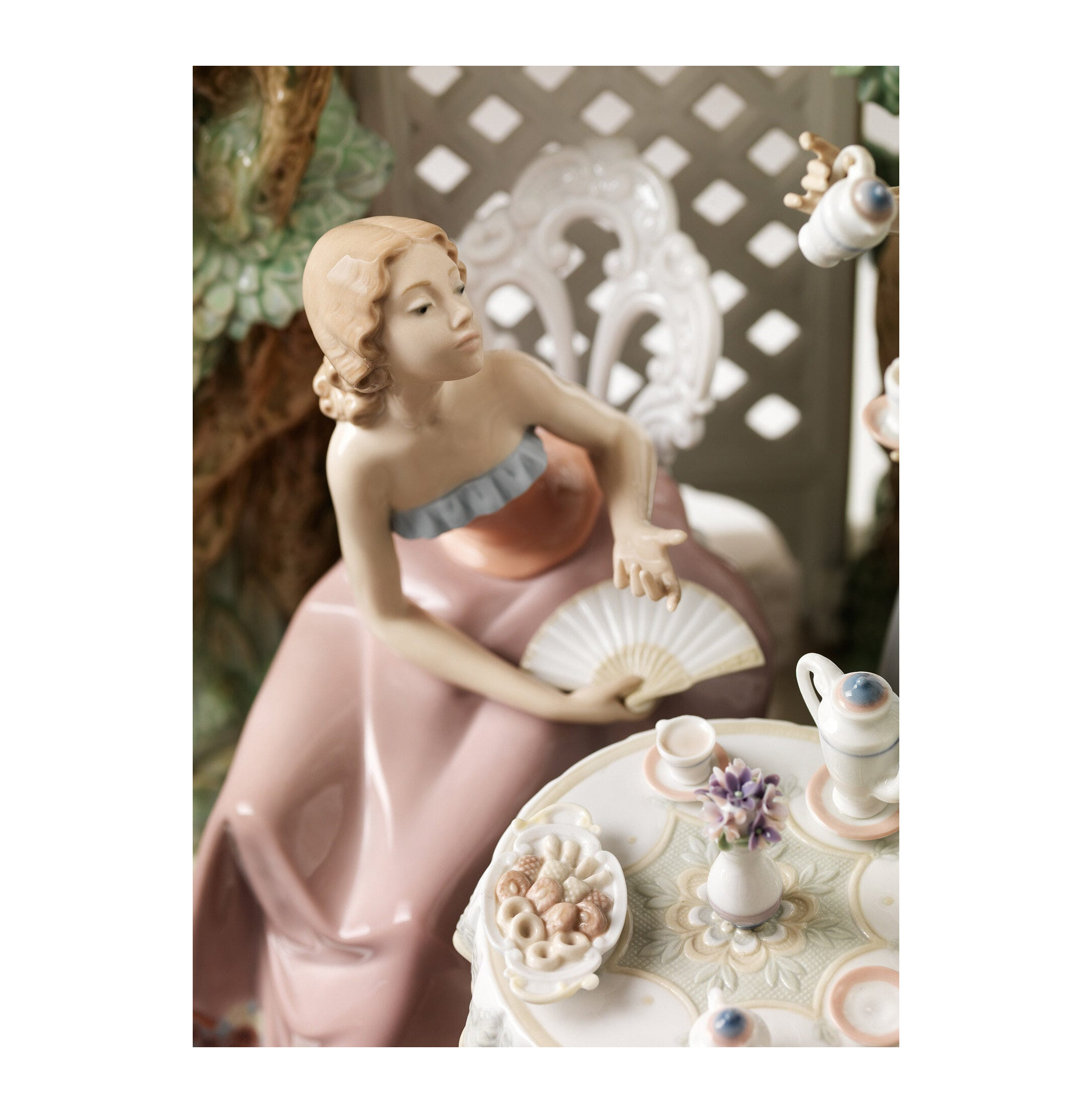 Herbata w ogrodzie rzeźba kobiet. Limitowana Herbata w ogrodzie rzeźba kobiet. Limitowana