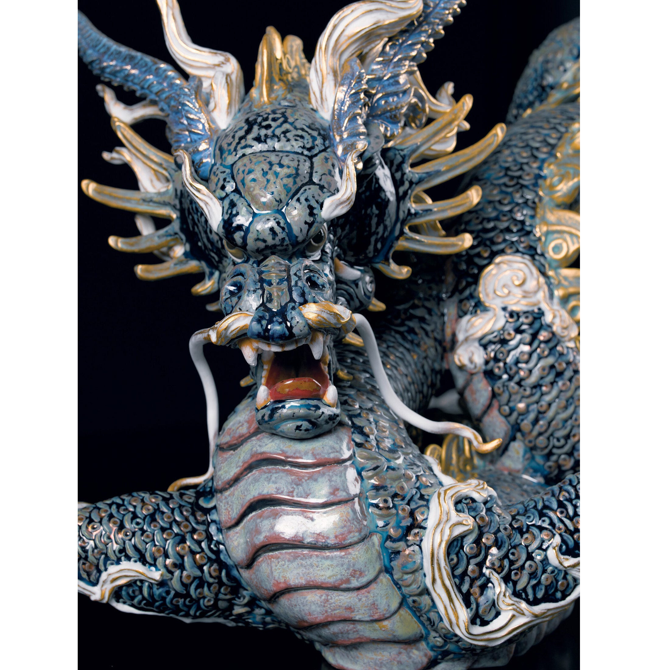 Wielka rzeźba smoka. Złoty połysk i błękit. Limitowana Wielka rzeźba smoka. Złoty połysk i błękit. Limitowana