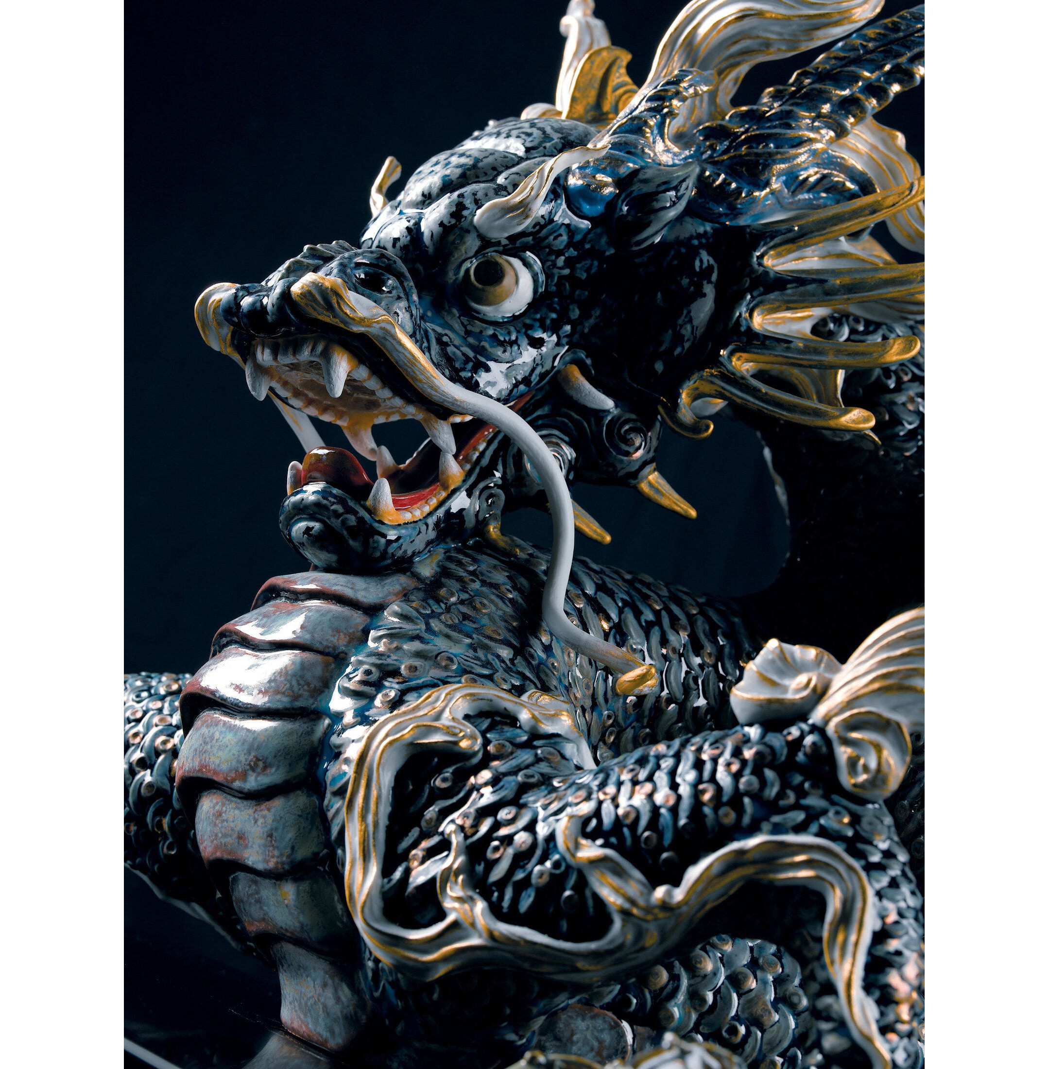 Wielka rzeźba smoka. Złoty połysk i błękit. Limitowana Wielka rzeźba smoka. Złoty połysk i błękit. Limitowana
