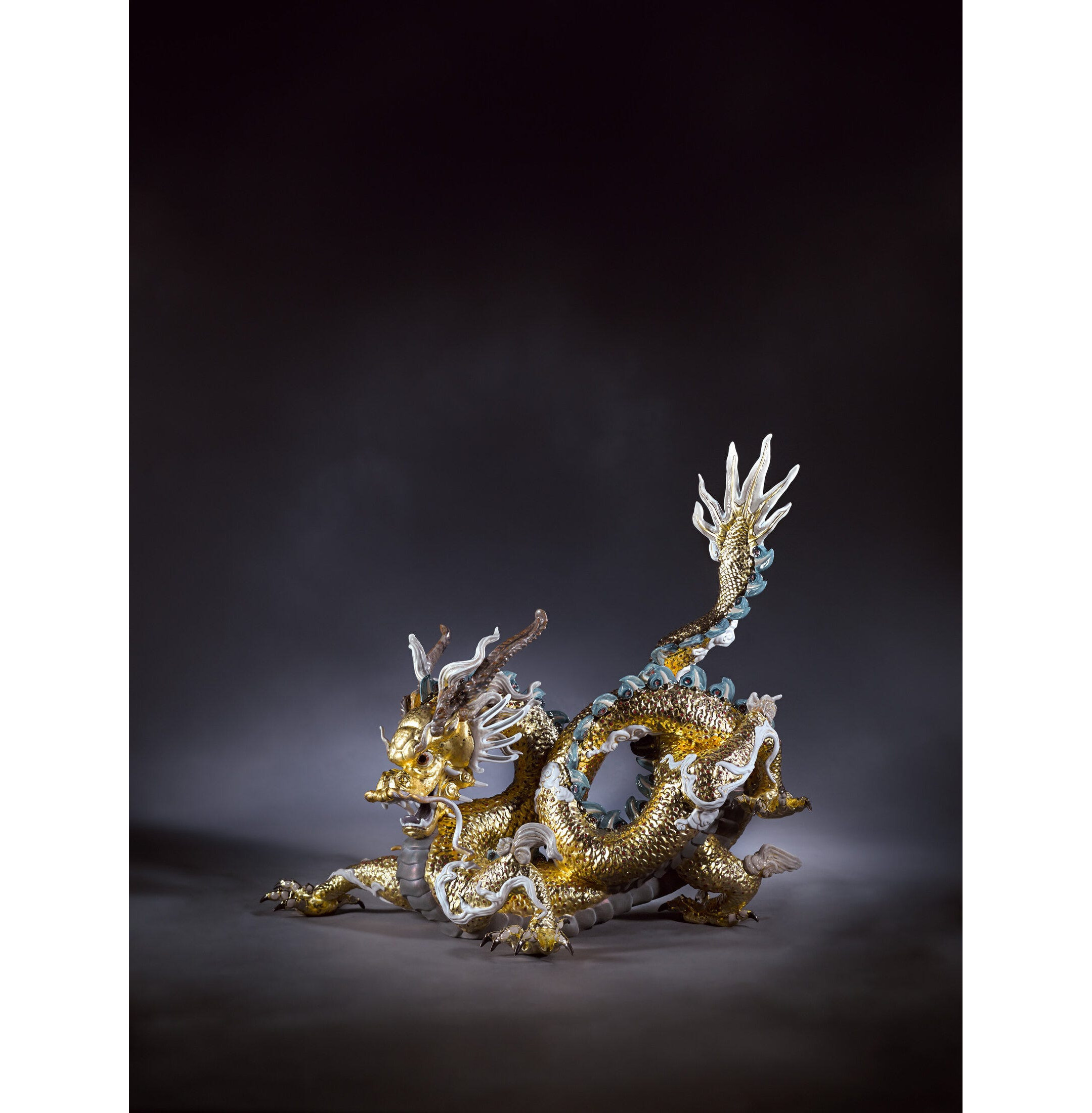 Wielka rzeźba smoka. Limitowana. Złoty połysk Wielka rzeźba smoka. Limitowana. Złoty połysk