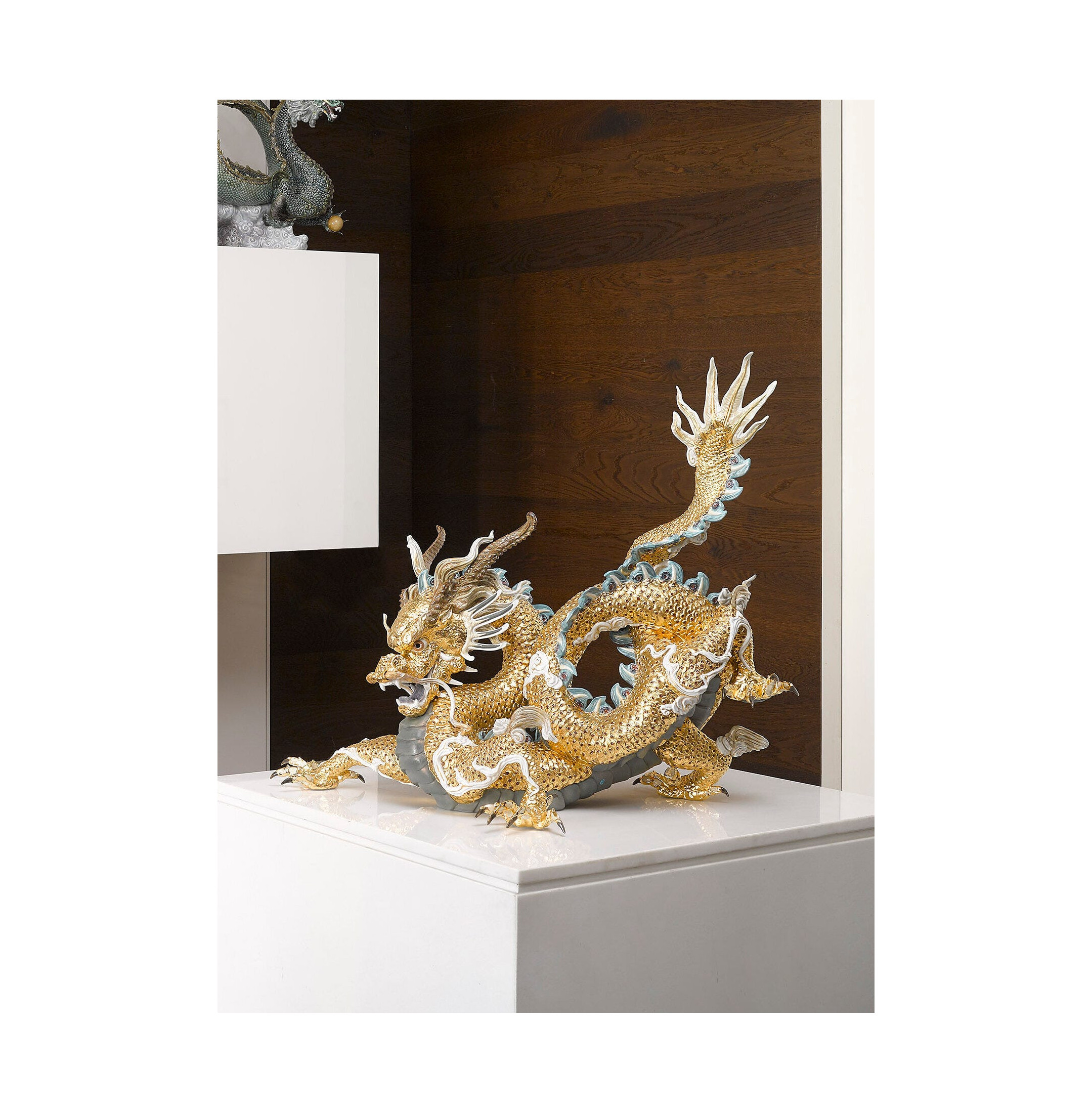 Wielka rzeźba smoka. Limitowana. Złoty połysk Wielka rzeźba smoka. Limitowana. Złoty połysk